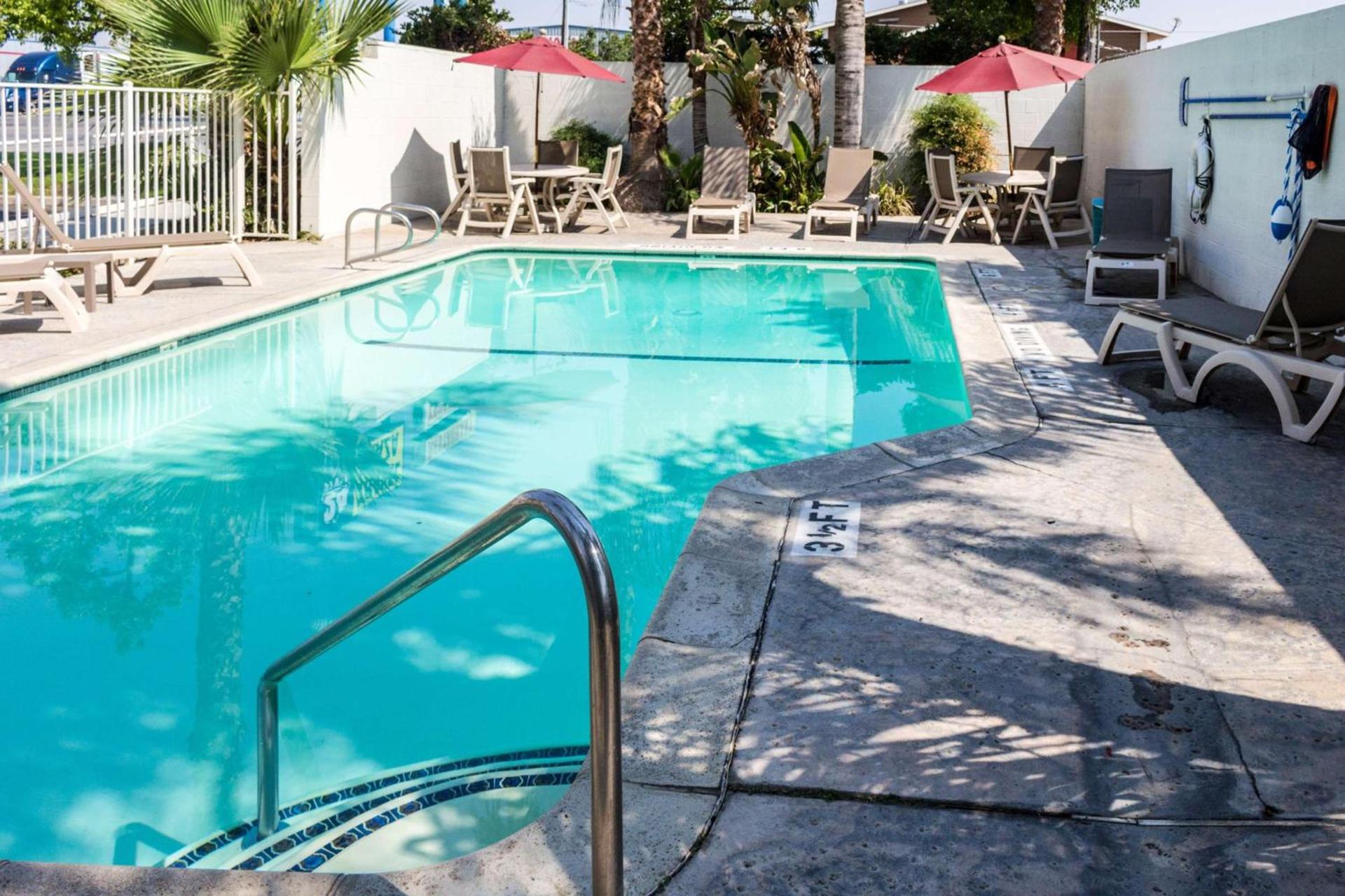 Motel 6-Bakersfield, CA - East photo 35