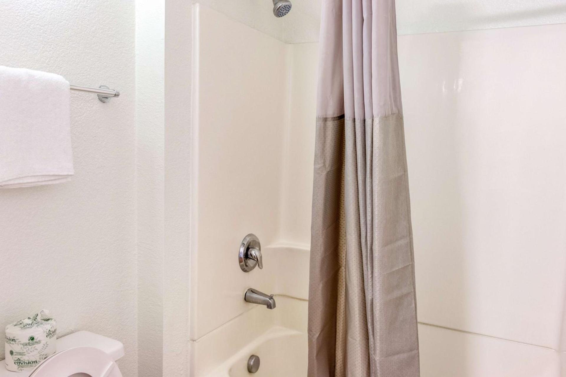 Motel 6-Bakersfield, CA - East photo 38