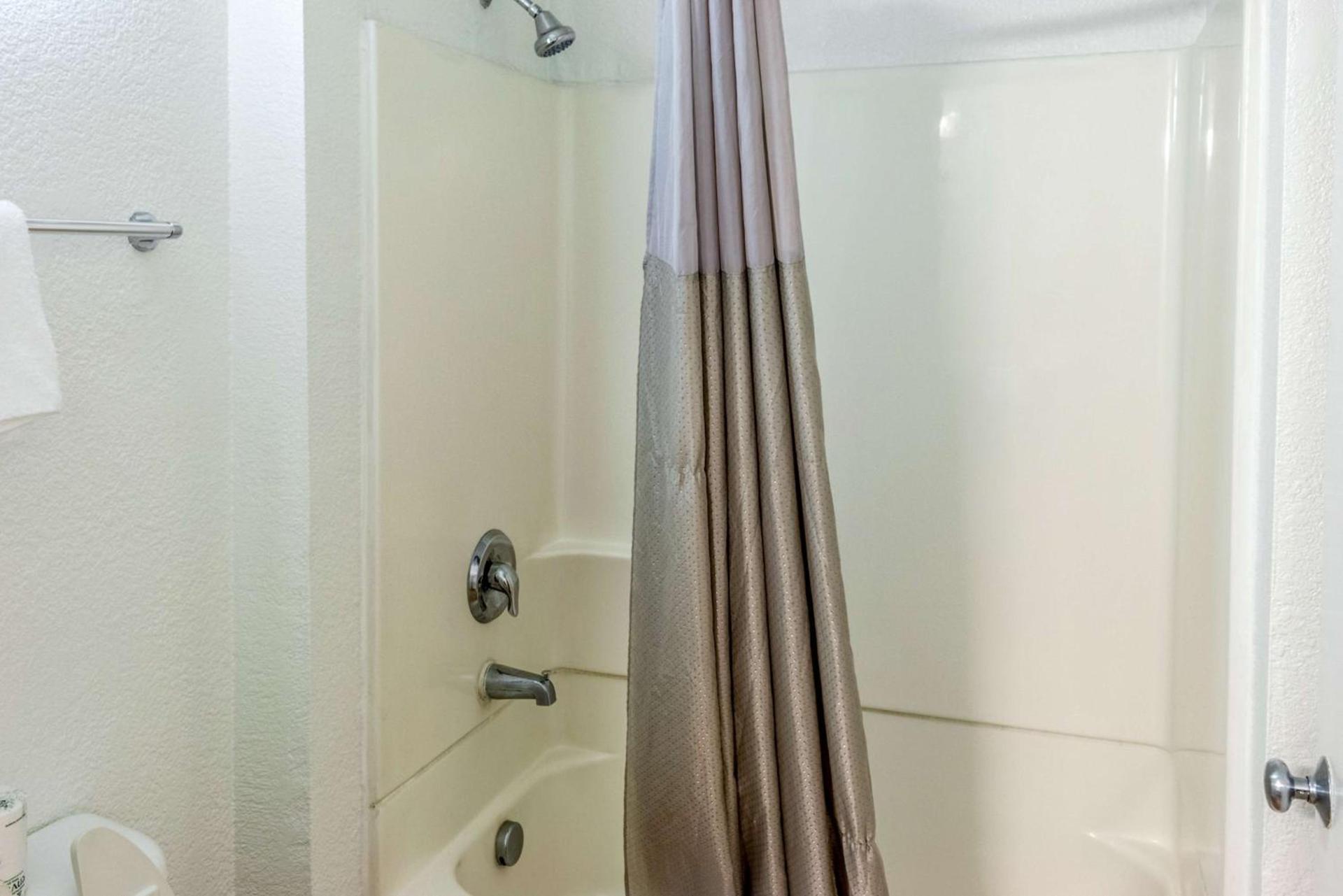 Motel 6-Bakersfield, CA - East photo 39