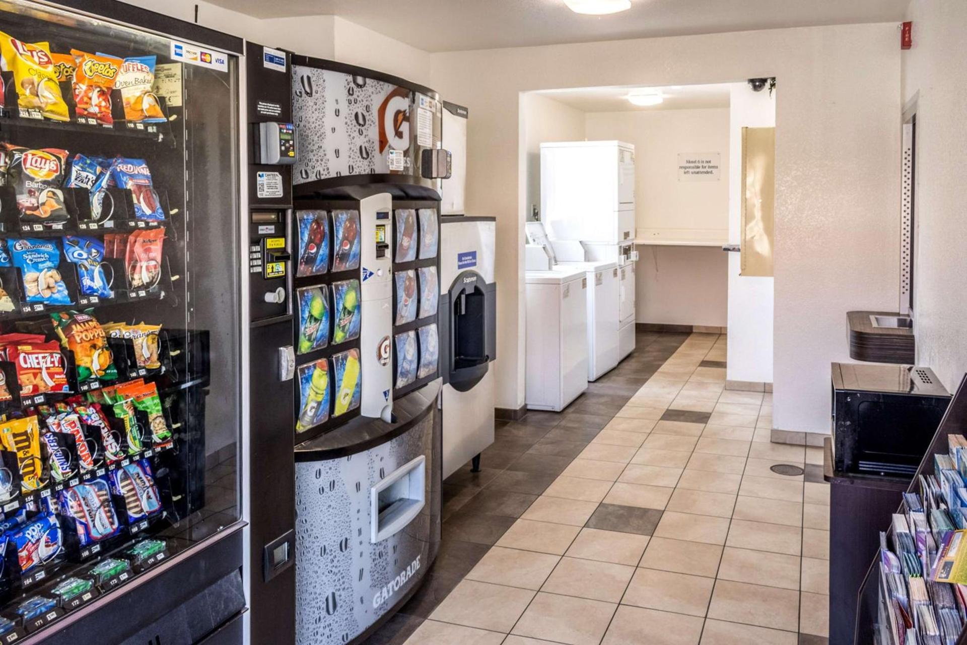 Motel 6-Bakersfield, CA - East photo 44