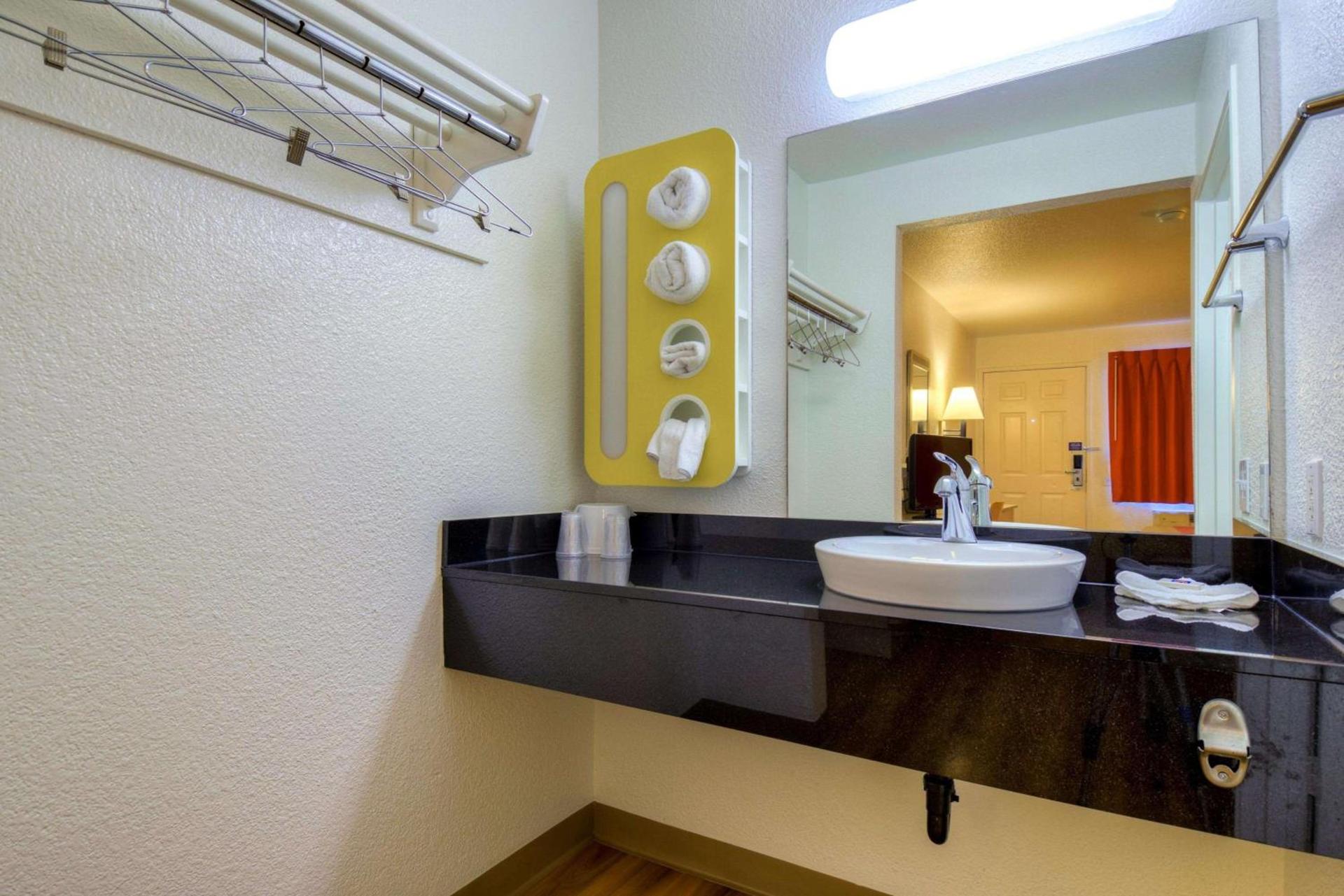 Motel 6-San Dimas, CA - Los Angeles photo 38