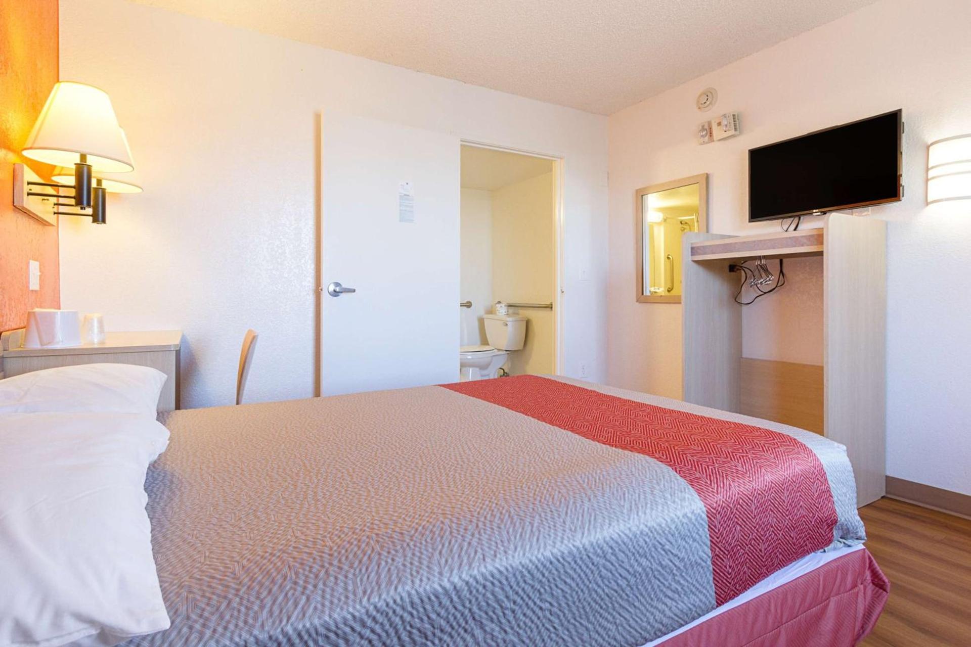 Motel 6-Mesa, AZ - South photo 43
