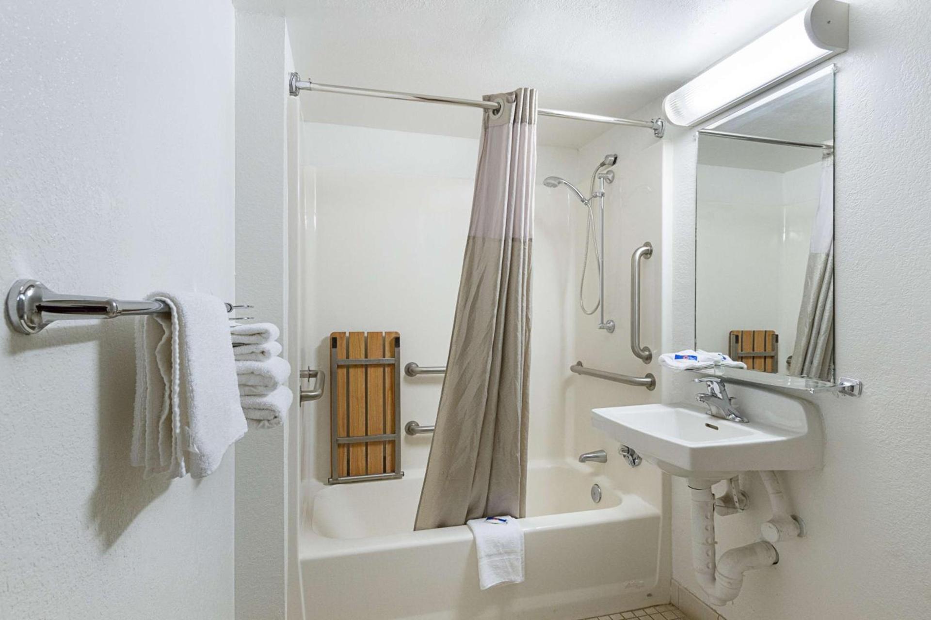 Motel 6-Mesa, AZ - South photo 39