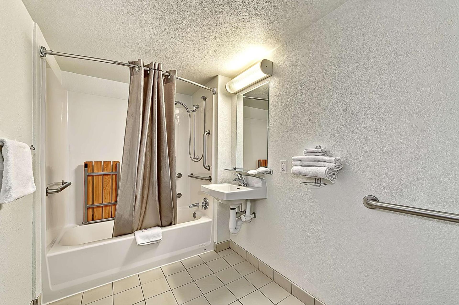 Motel 6-Glenview, IL - Chicago North photo 38