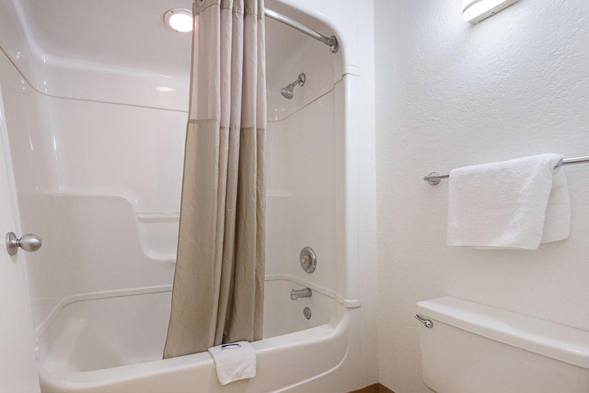 Motel 6-Mesa, AZ - South photo 35