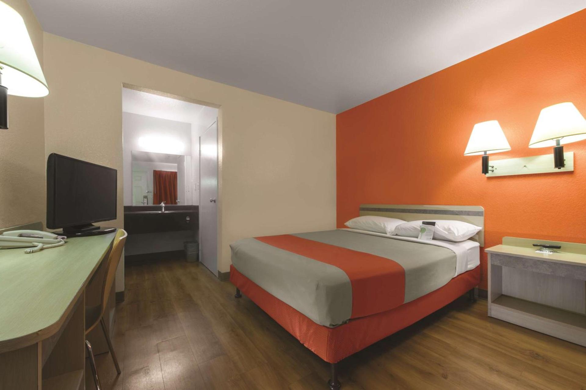 Motel 6-Saint Joseph, MO photo 49