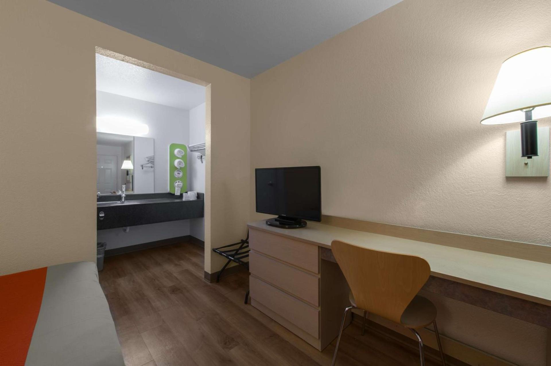 Motel 6-Saint Joseph, MO photo 48