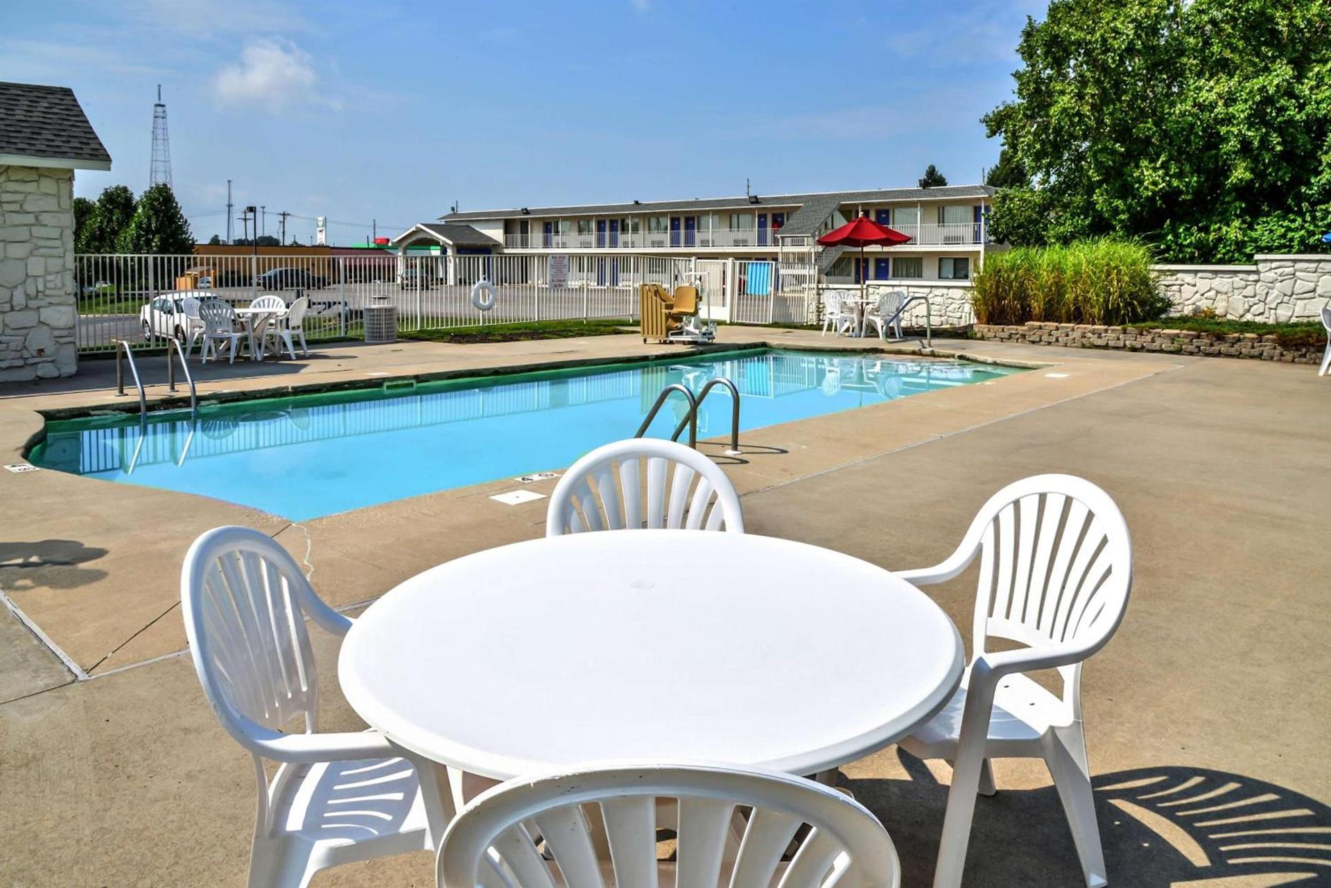 Motel 6-Saint Joseph, MO photo 38