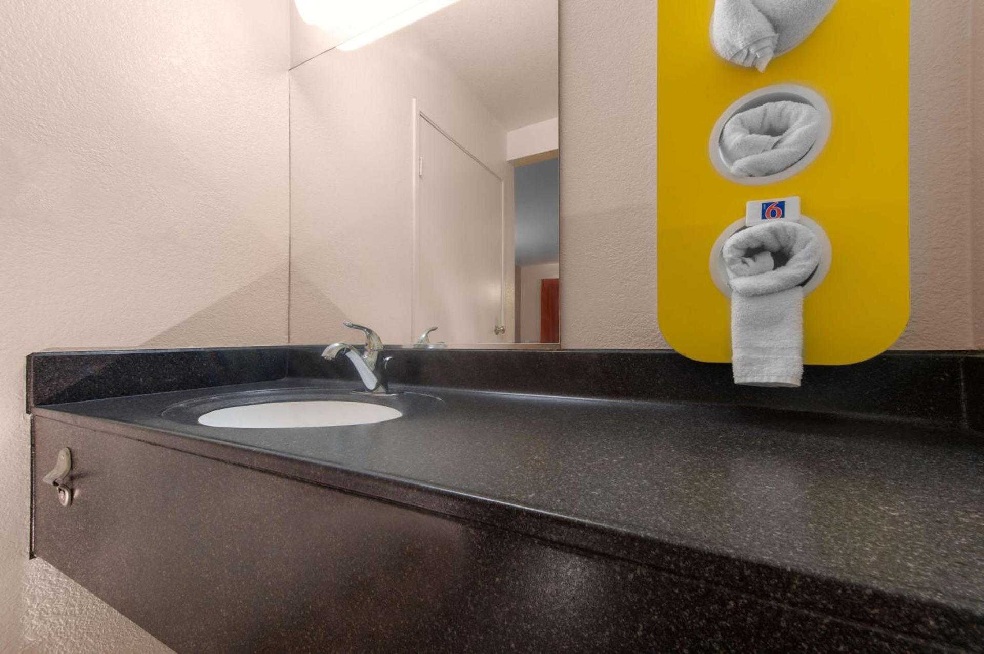 Motel 6-Saint Joseph, MO photo 29