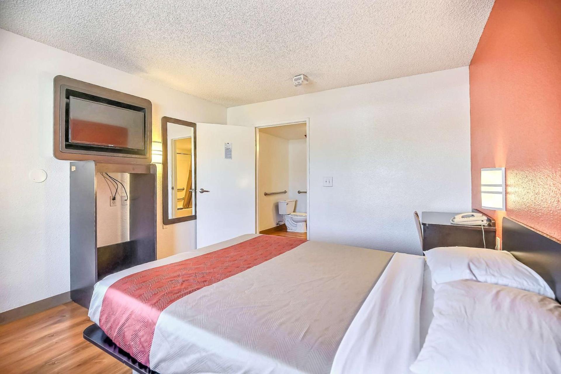 Motel 6-Oakland, CA - Embarcadero photo 40