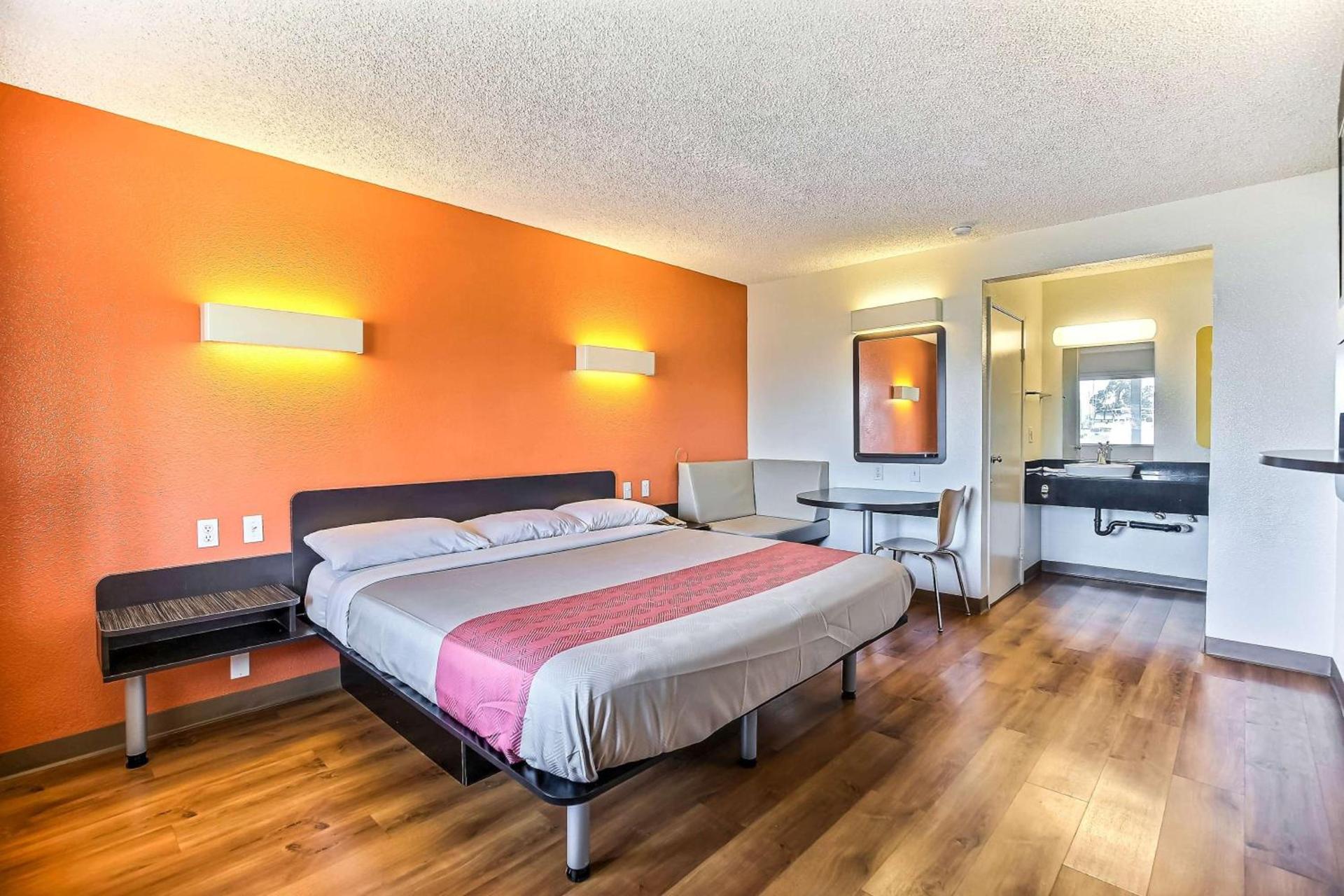 Motel 6-Oakland, CA - Embarcadero photo 39
