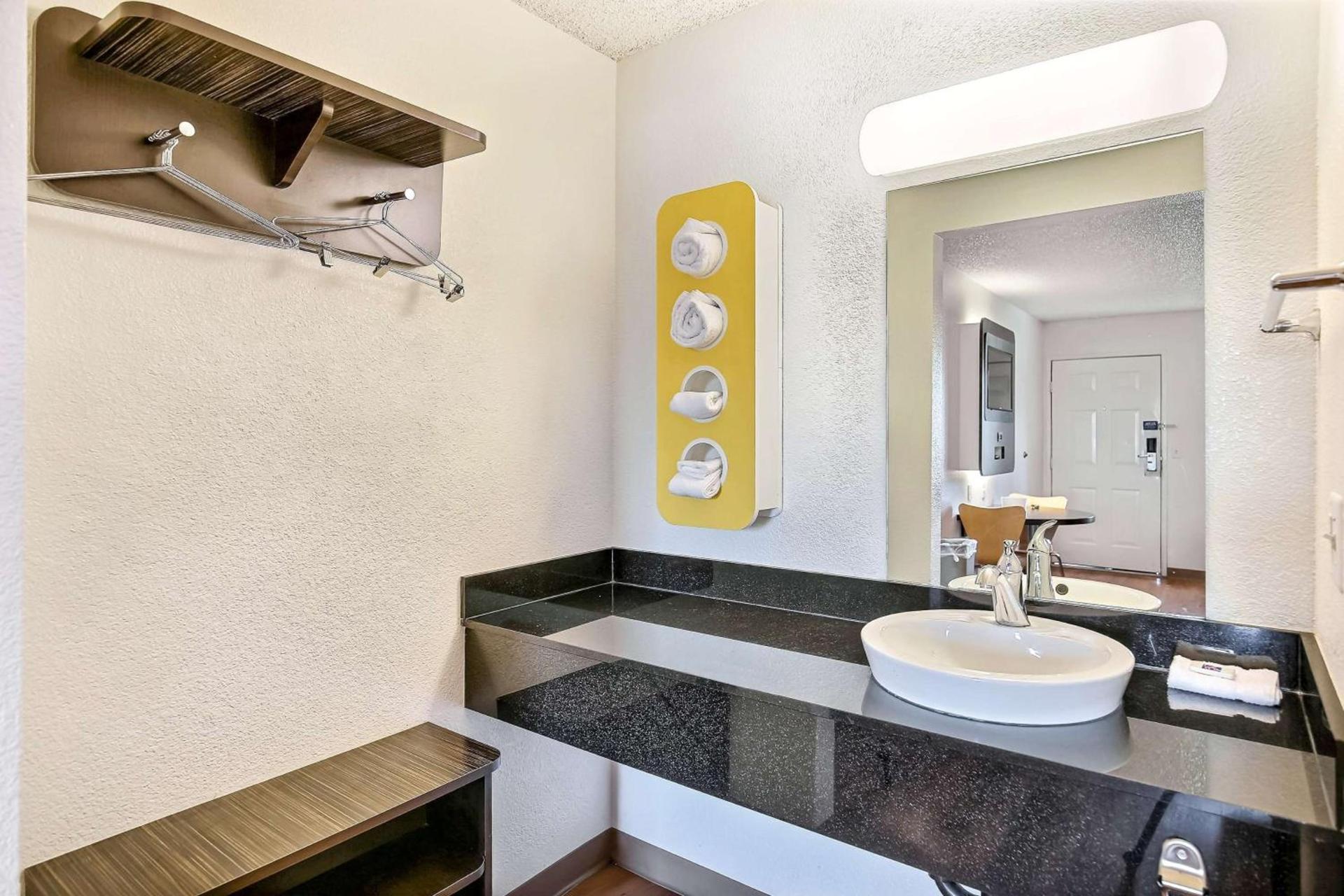 Motel 6-Oakland, CA - Embarcadero photo 36