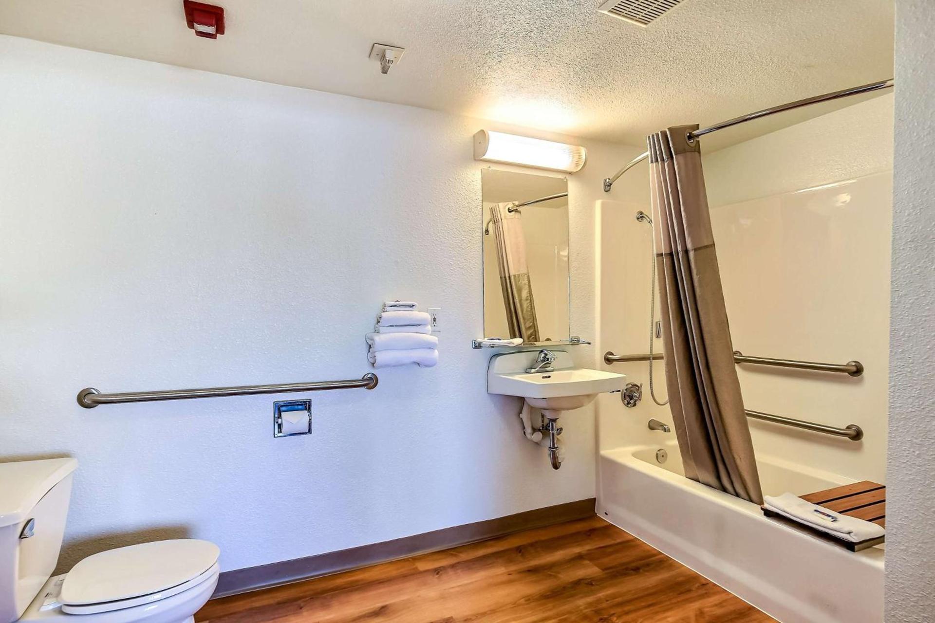 Motel 6-Oakland, CA - Embarcadero photo 34