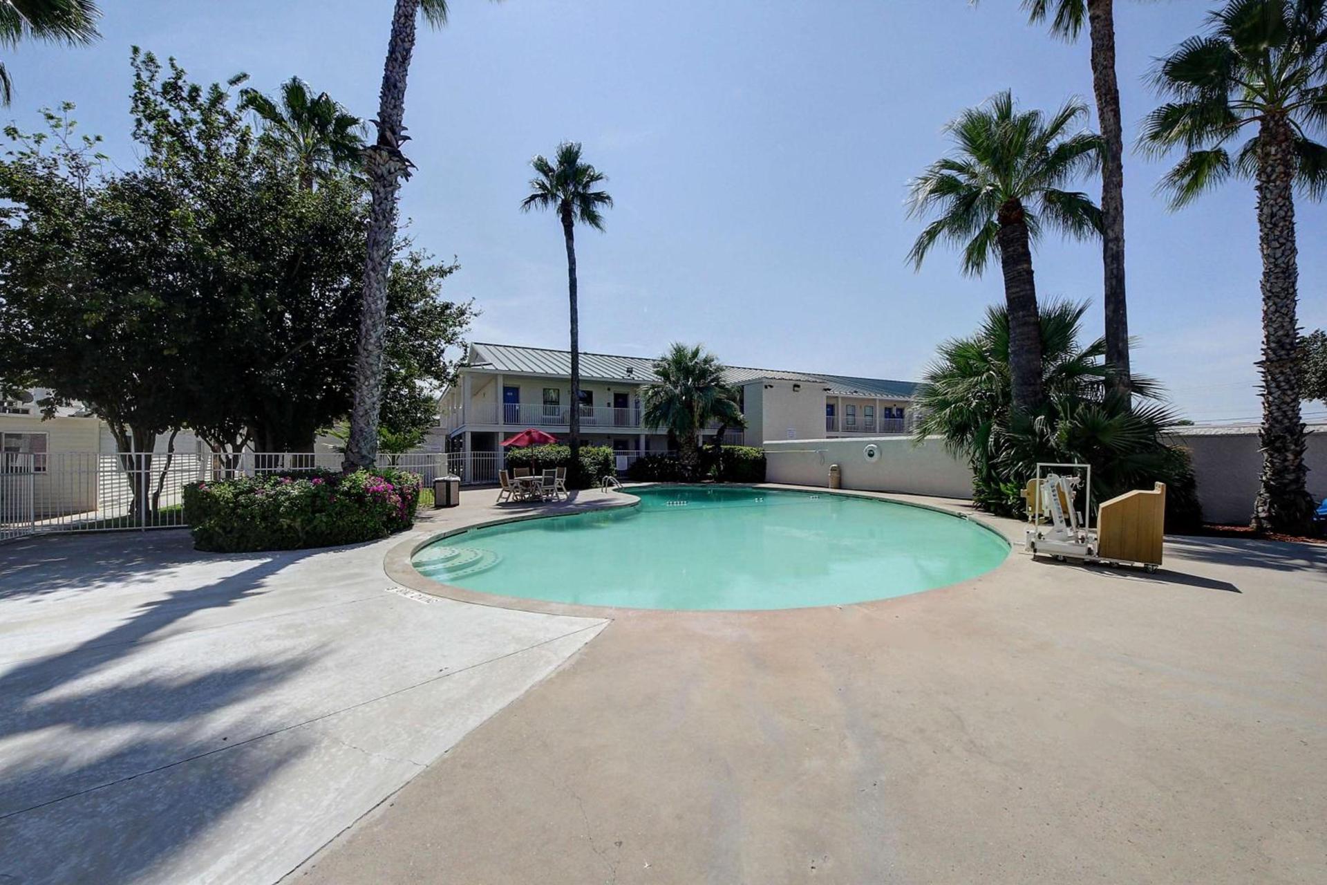 Motel 6-Laredo, TX - North I-35 photo 44