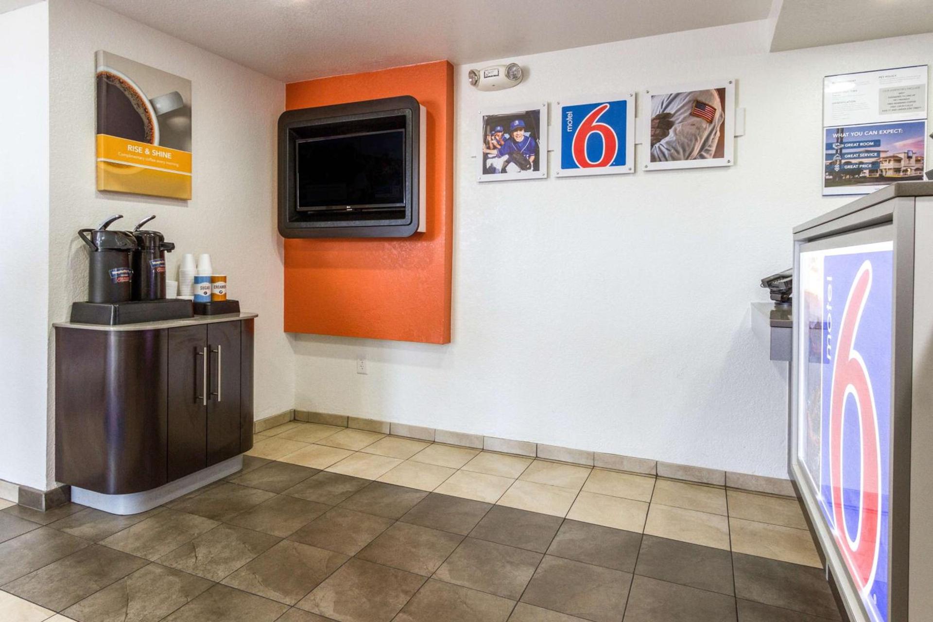 Motel 6 Tempe, AZ Phoenix Airport Priest Dr photo 55