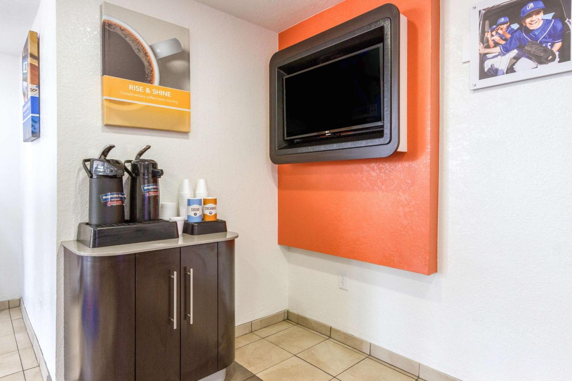 Motel 6 Tempe, AZ Phoenix Airport Priest Dr photo 51