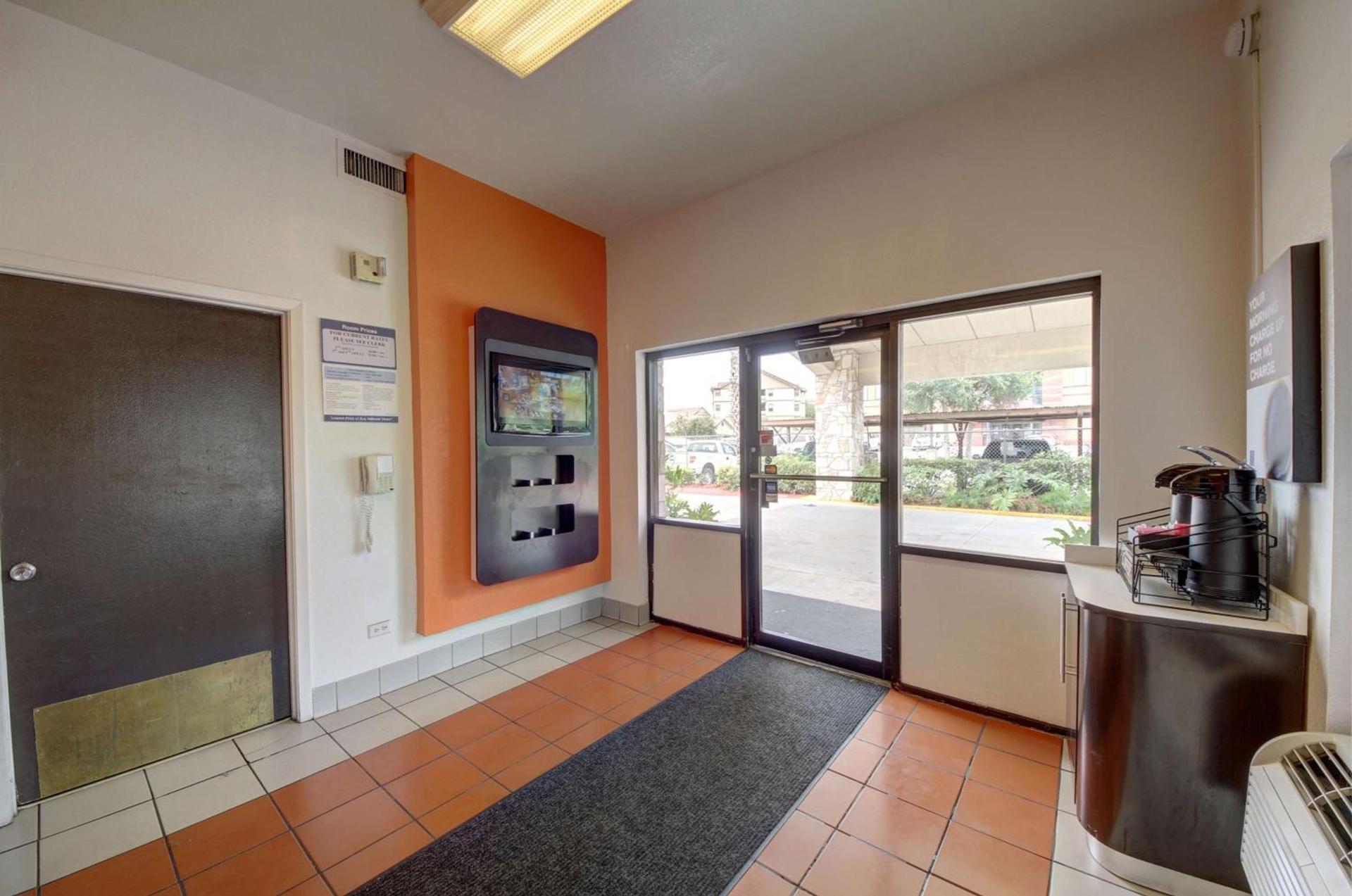 Motel 6-San Antonio, TX - Downtown - Market Square photo 42