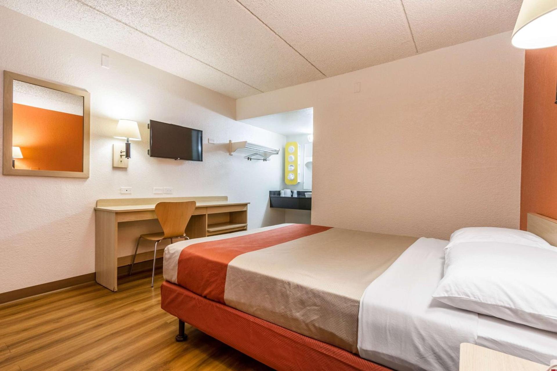 Motel 6 Tempe, AZ Phoenix Airport Priest Dr photo 41