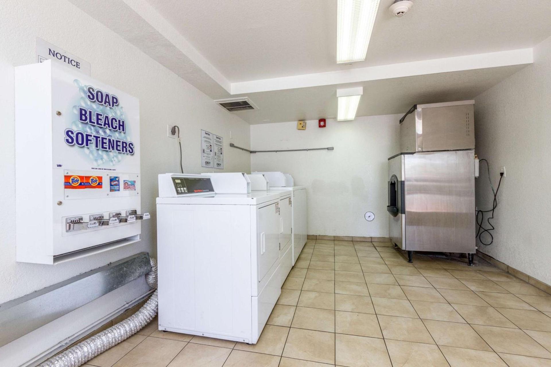 Motel 6 Tempe, AZ Phoenix Airport Priest Dr photo 33