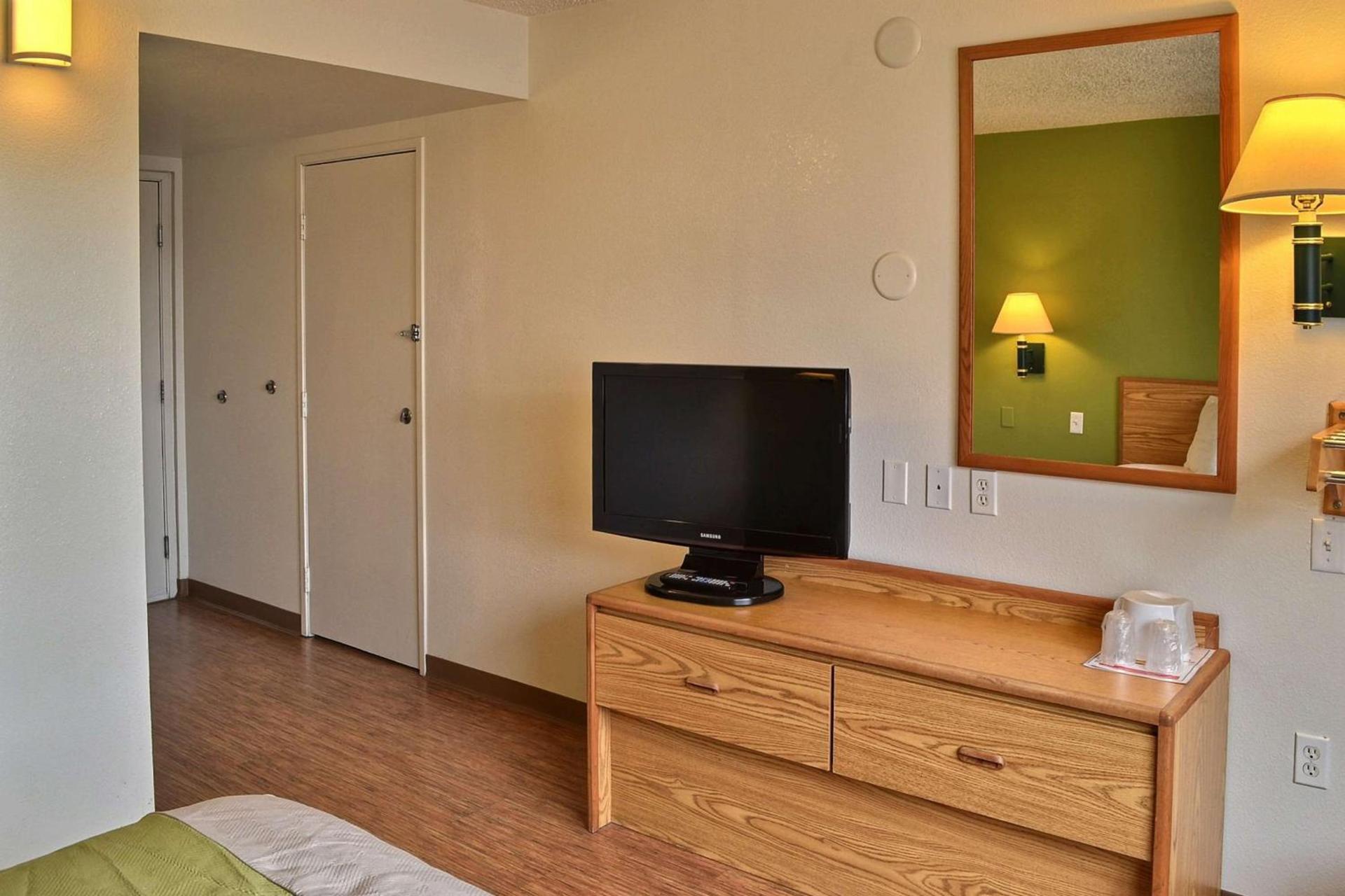 Motel 6-Billings, MT - North photo 59
