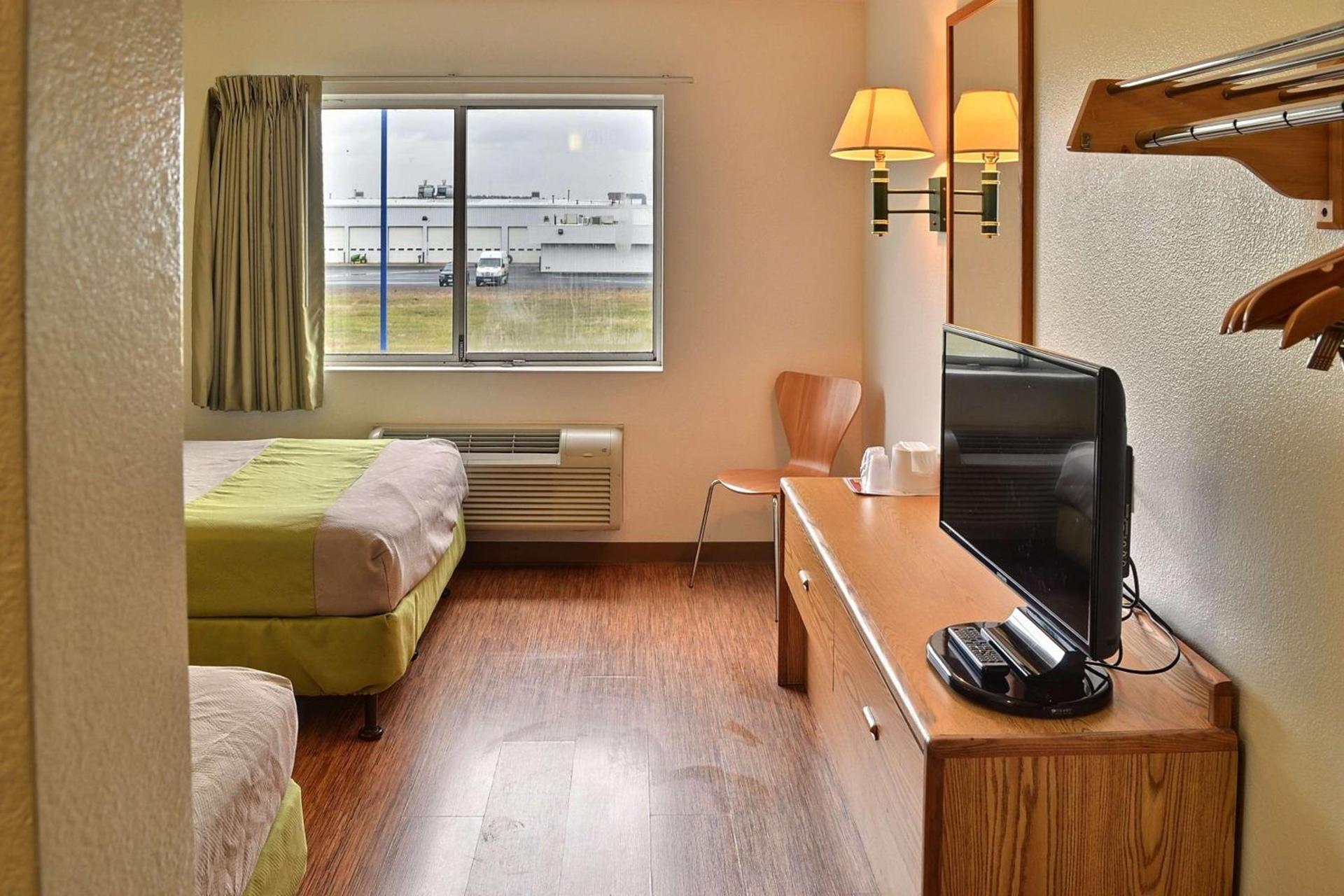 Motel 6-Billings, MT - North photo 53
