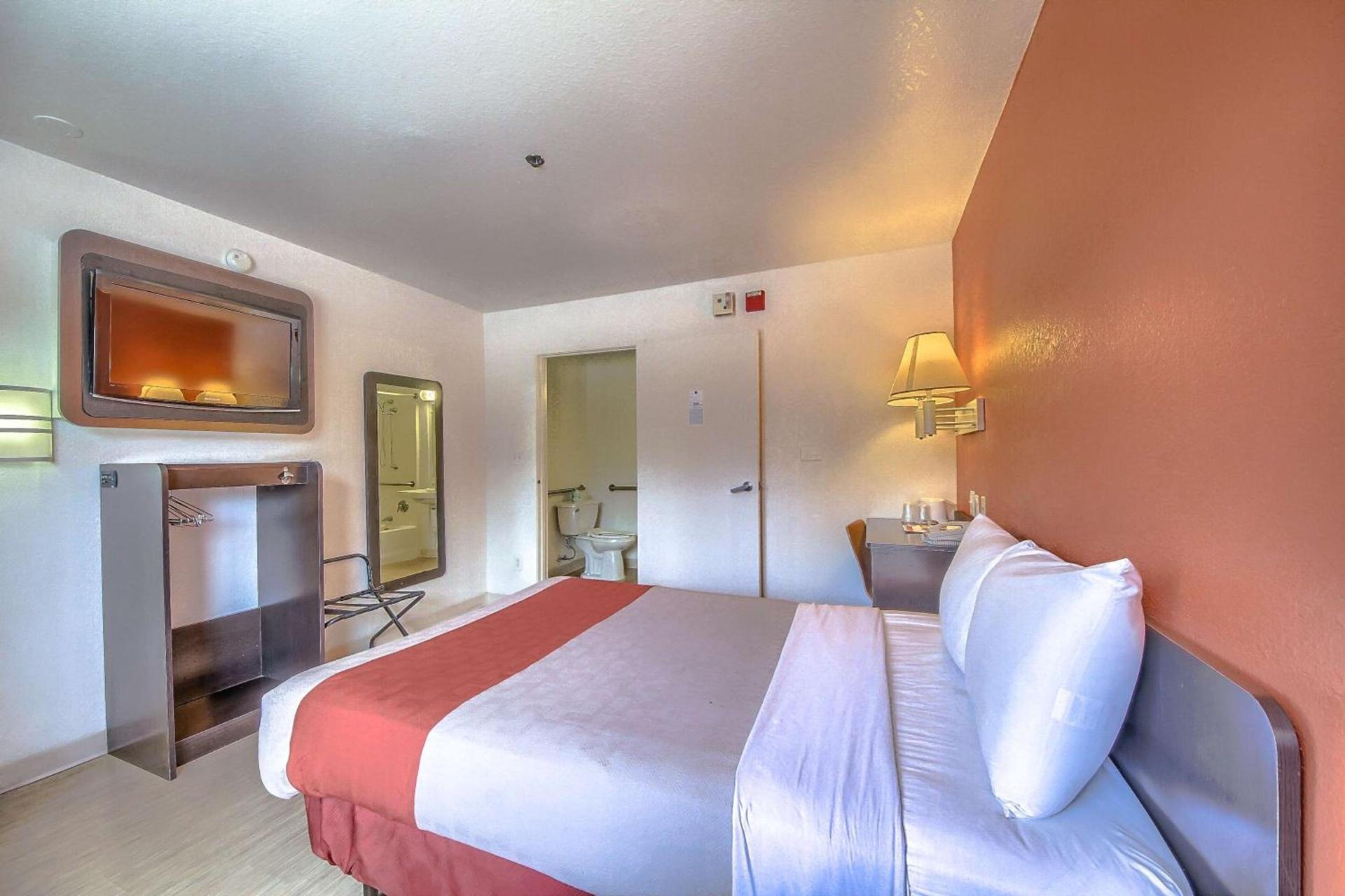 Motel 6 San Antonio, Tx Six Flags Fiesta TX - La Cantera Area photo 50