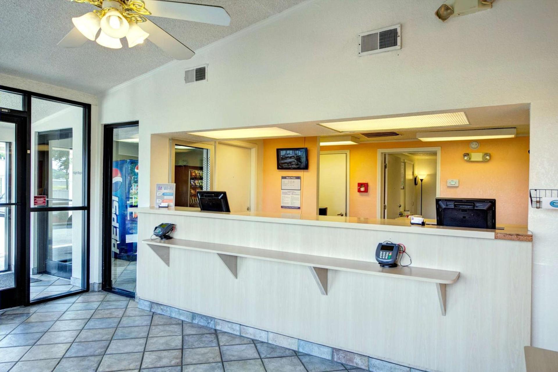 Knights Inn Burlington NC photo 15