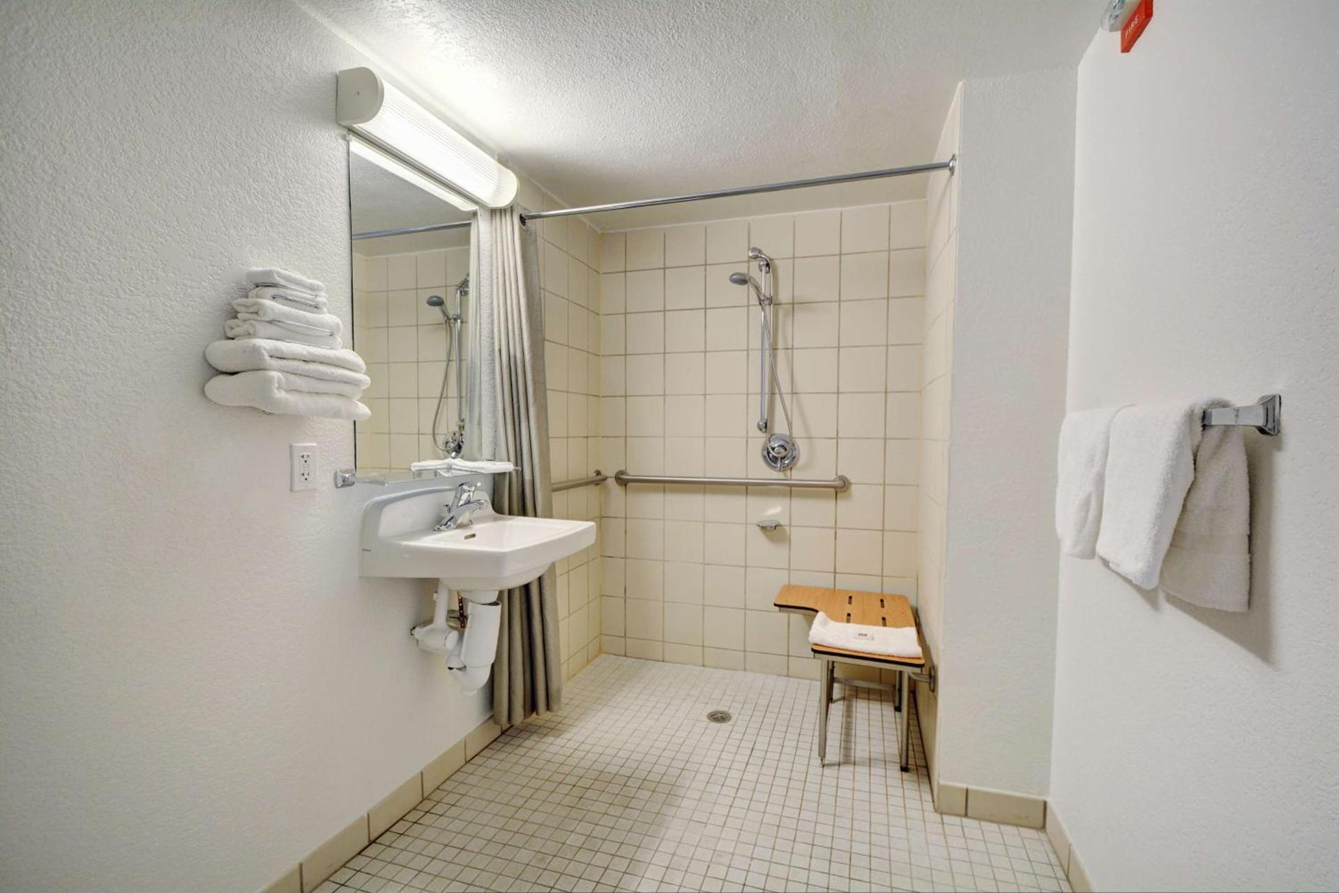 Motel 6-Newport, RI photo 32