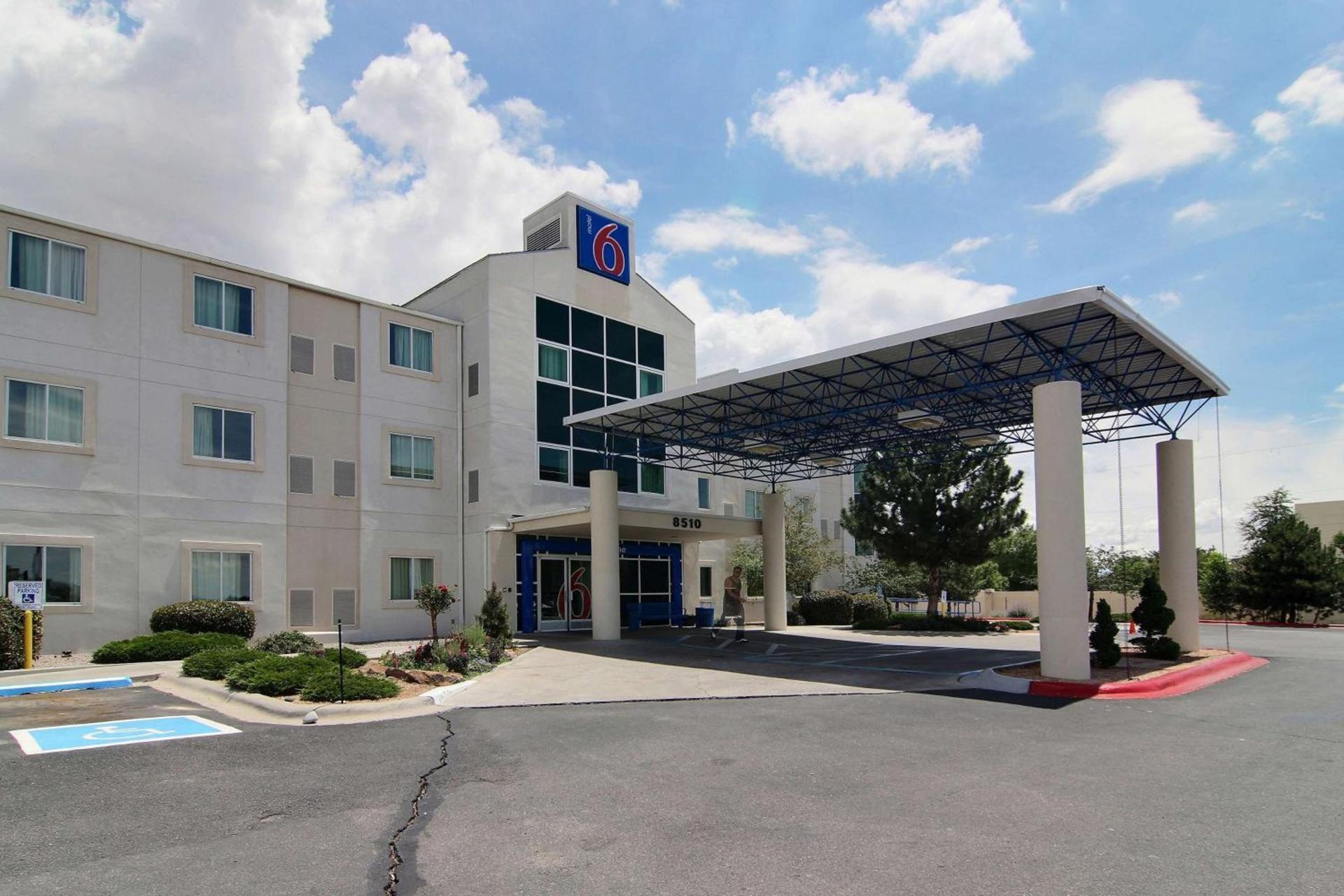 Motel 6-Albuquerque, NM - North photo 1