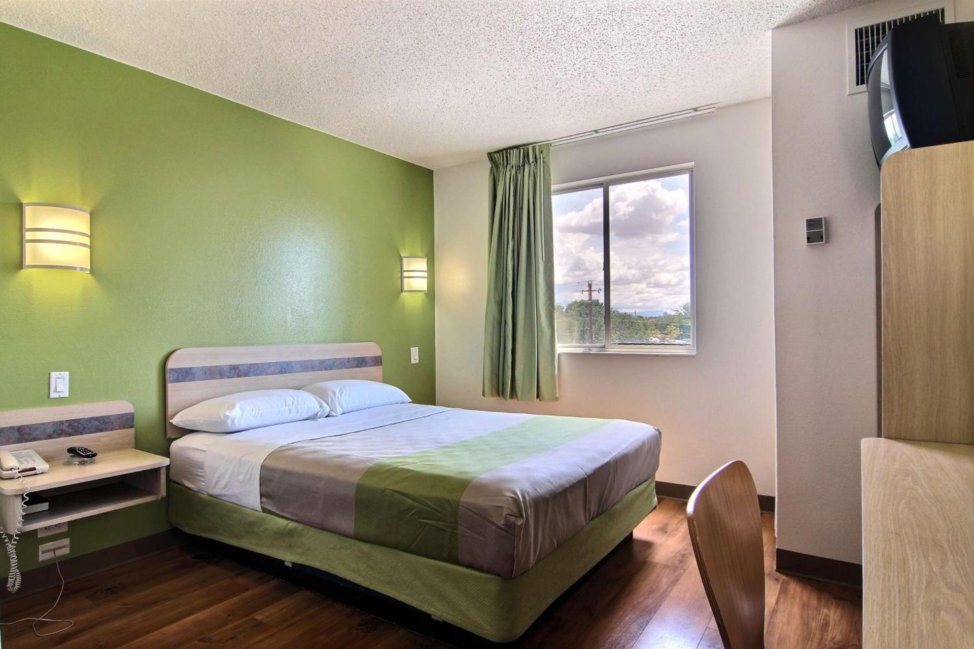 Motel 6-Albuquerque, NM - North photo 39