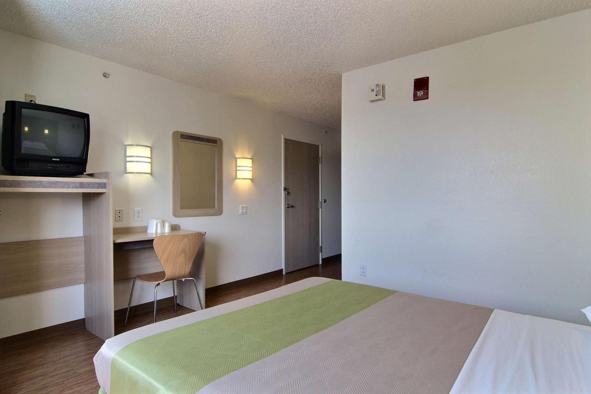 Motel 6-Albuquerque, NM - North photo 36