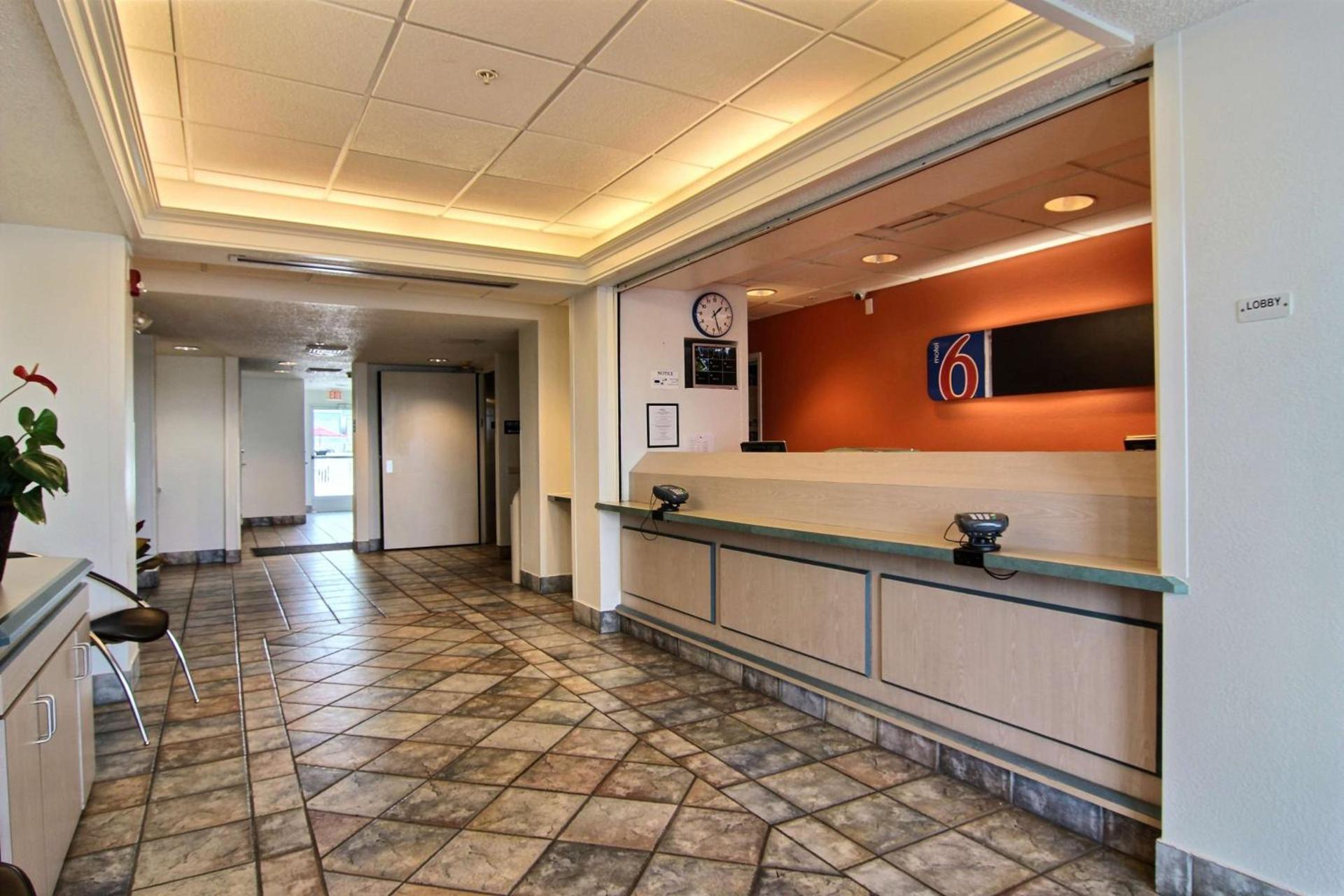 Motel 6-Albuquerque, NM - North photo 17