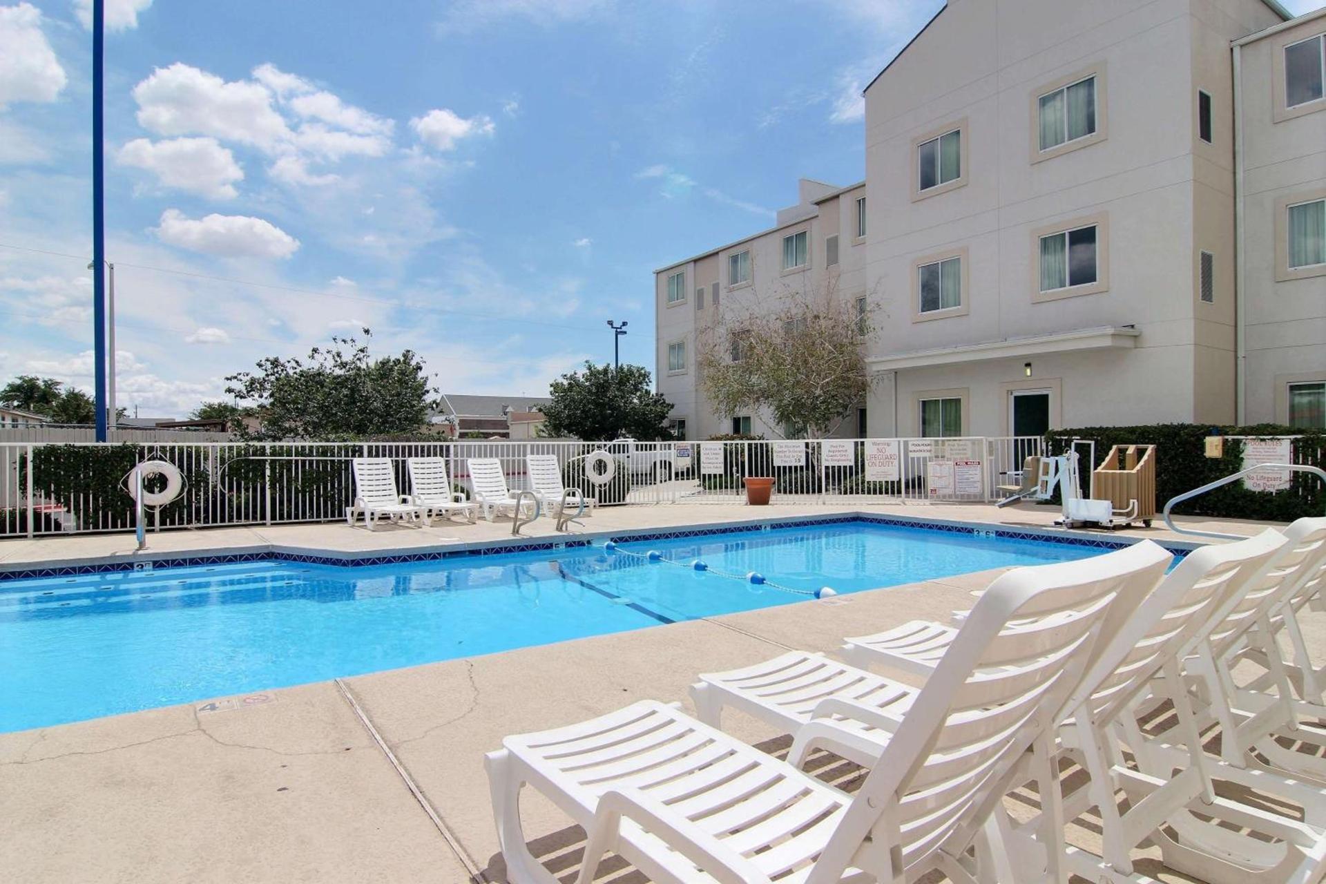 Motel 6-Albuquerque, NM - North photo 12
