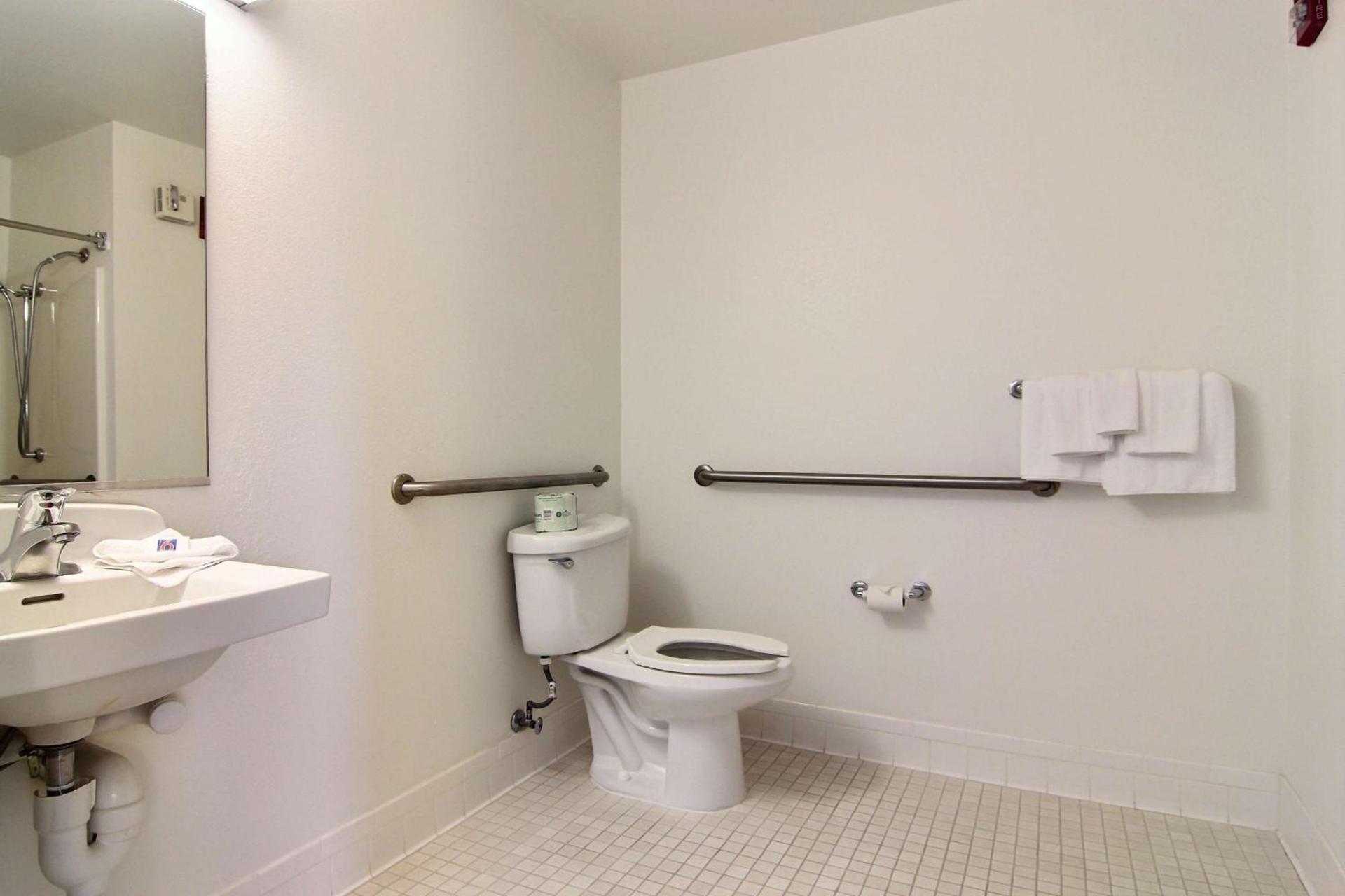 Motel 6-Albuquerque, NM - North photo 32