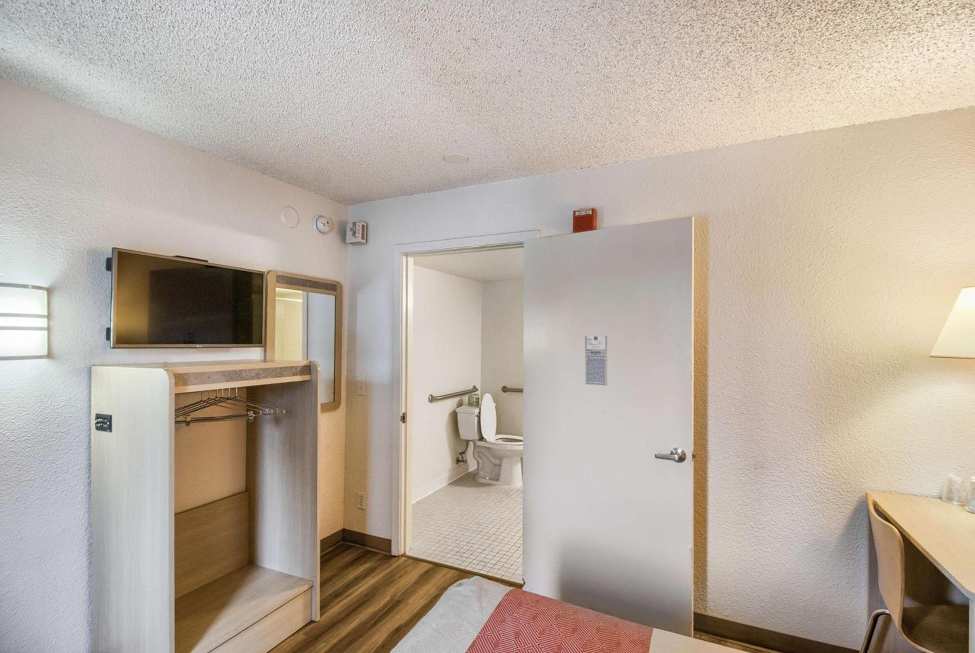 Motel 6-Everett, WA - South photo 41