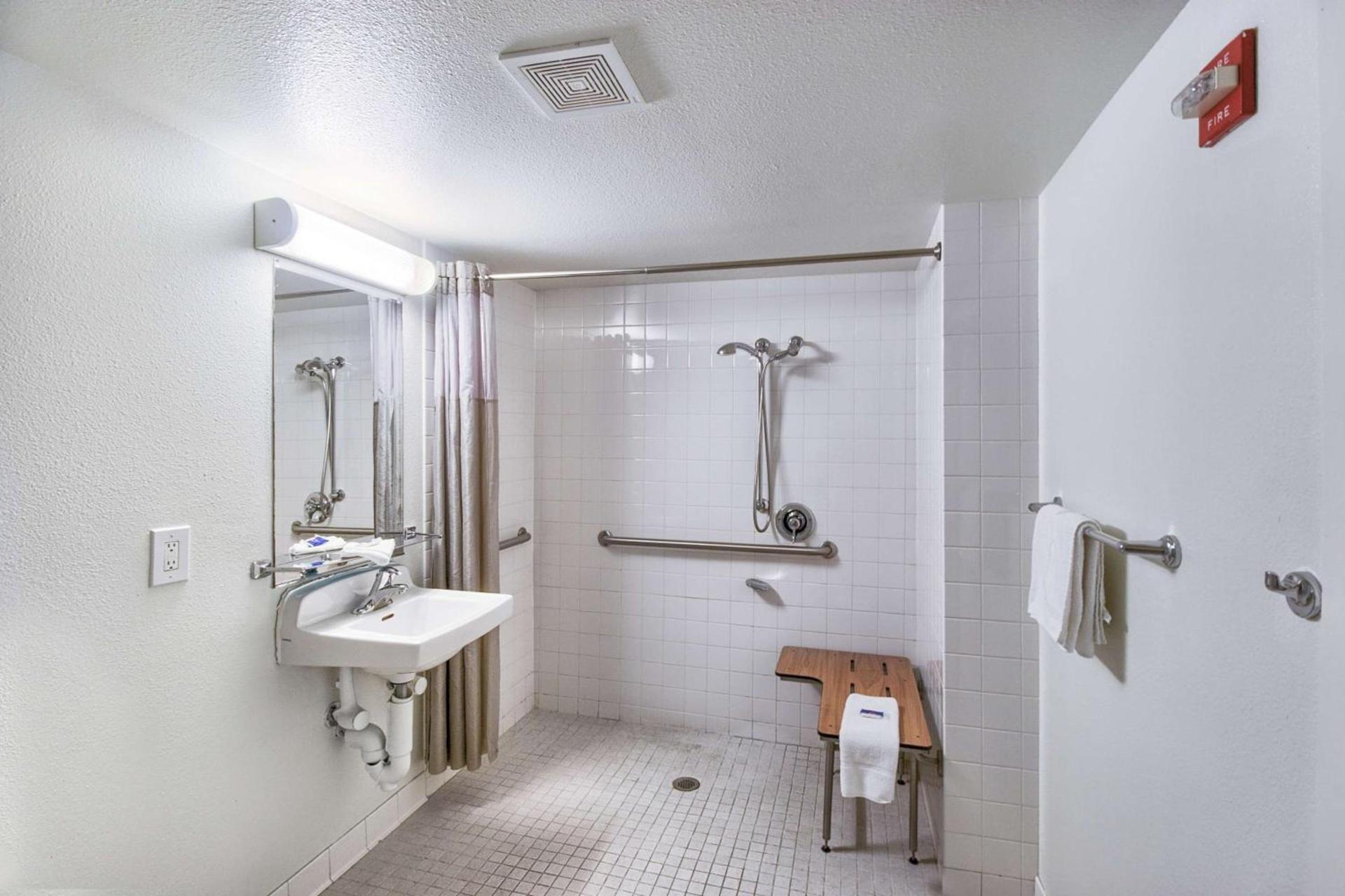 Motel 6-Everett, WA - South photo 47