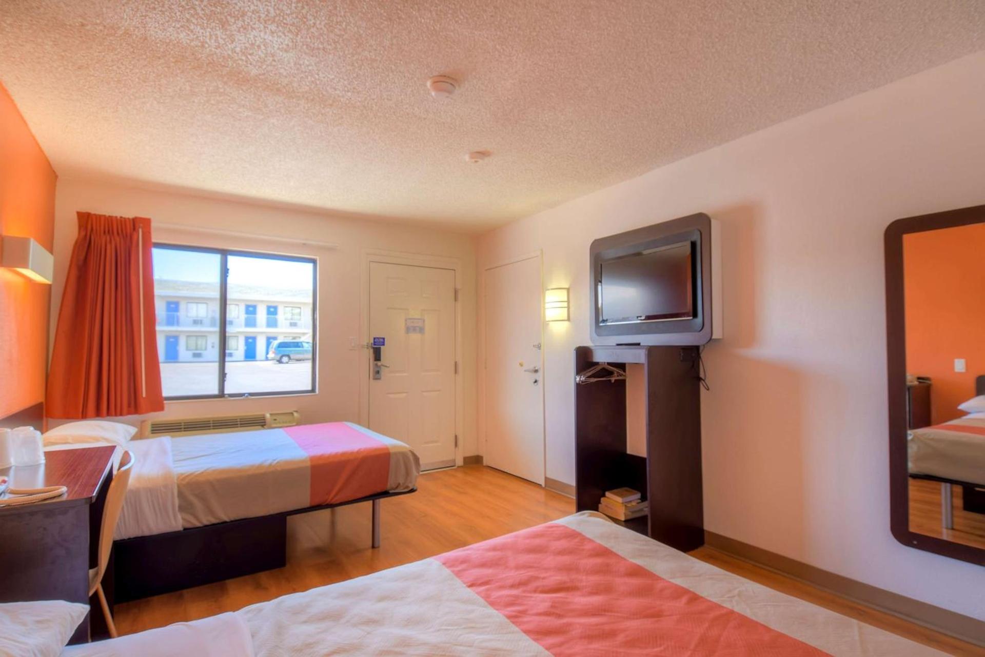 Motel 6 Las Vegas, NV – I-15 Stadium photo 46