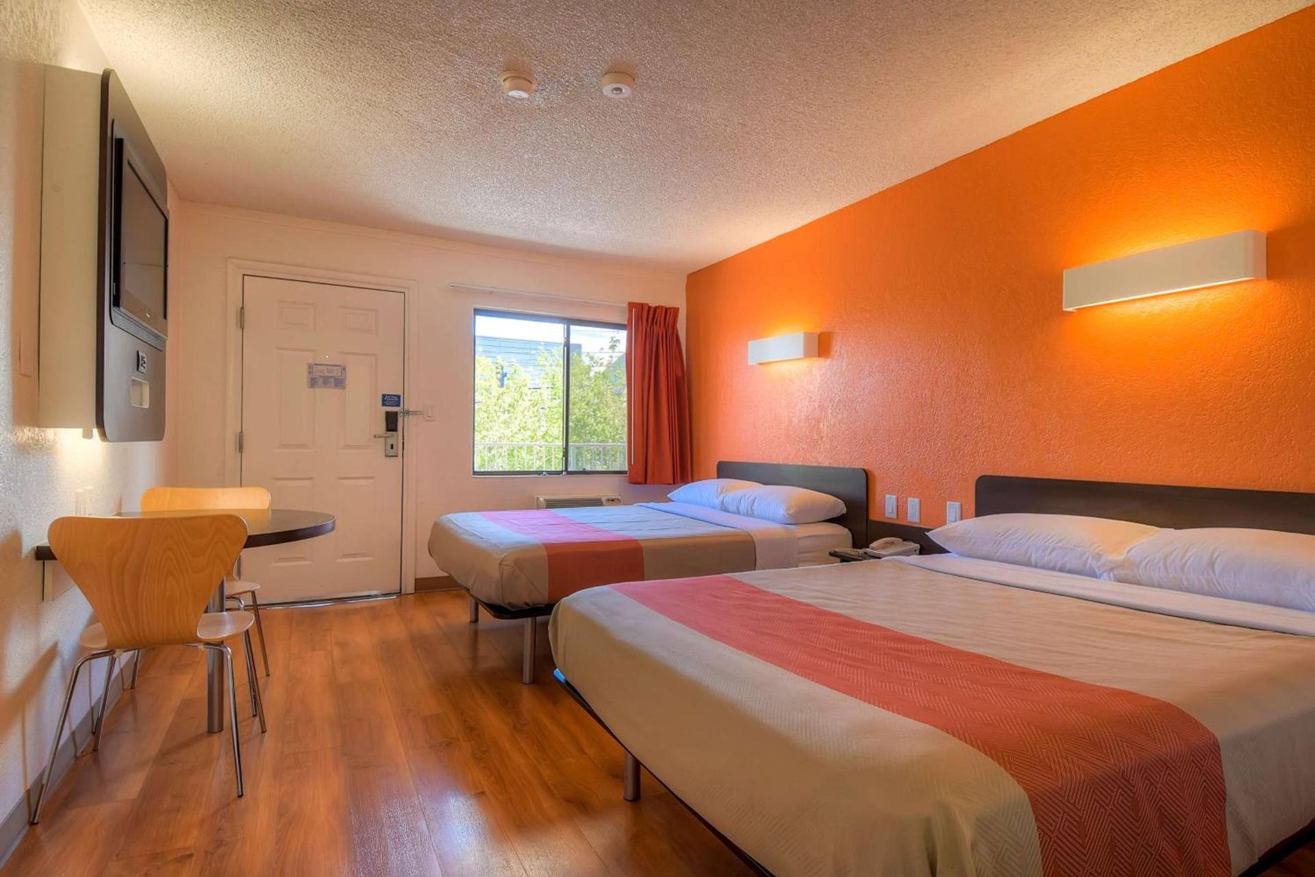 Motel 6 Las Vegas, NV – I-15 Stadium photo 47