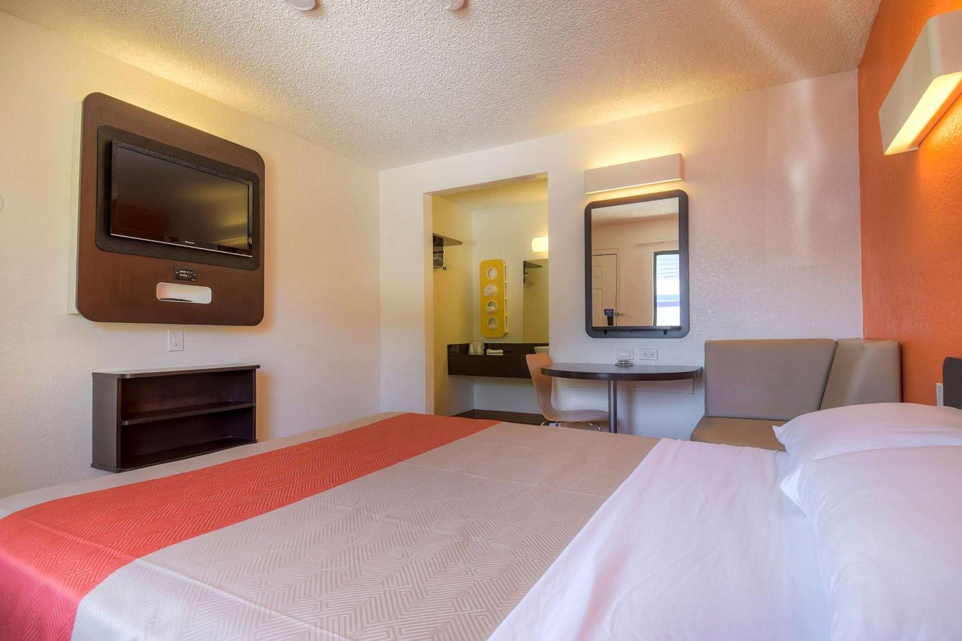 Motel 6 Las Vegas, NV – I-15 Stadium photo 32