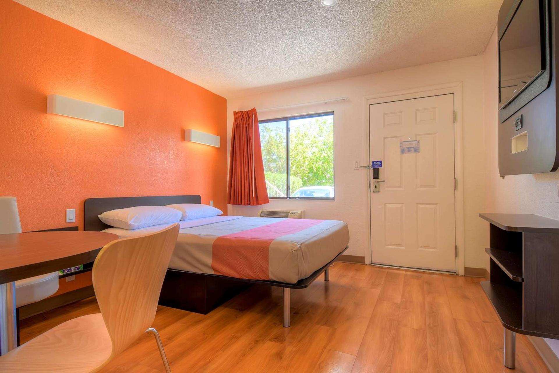 Motel 6 Las Vegas, NV – I-15 Stadium photo 49