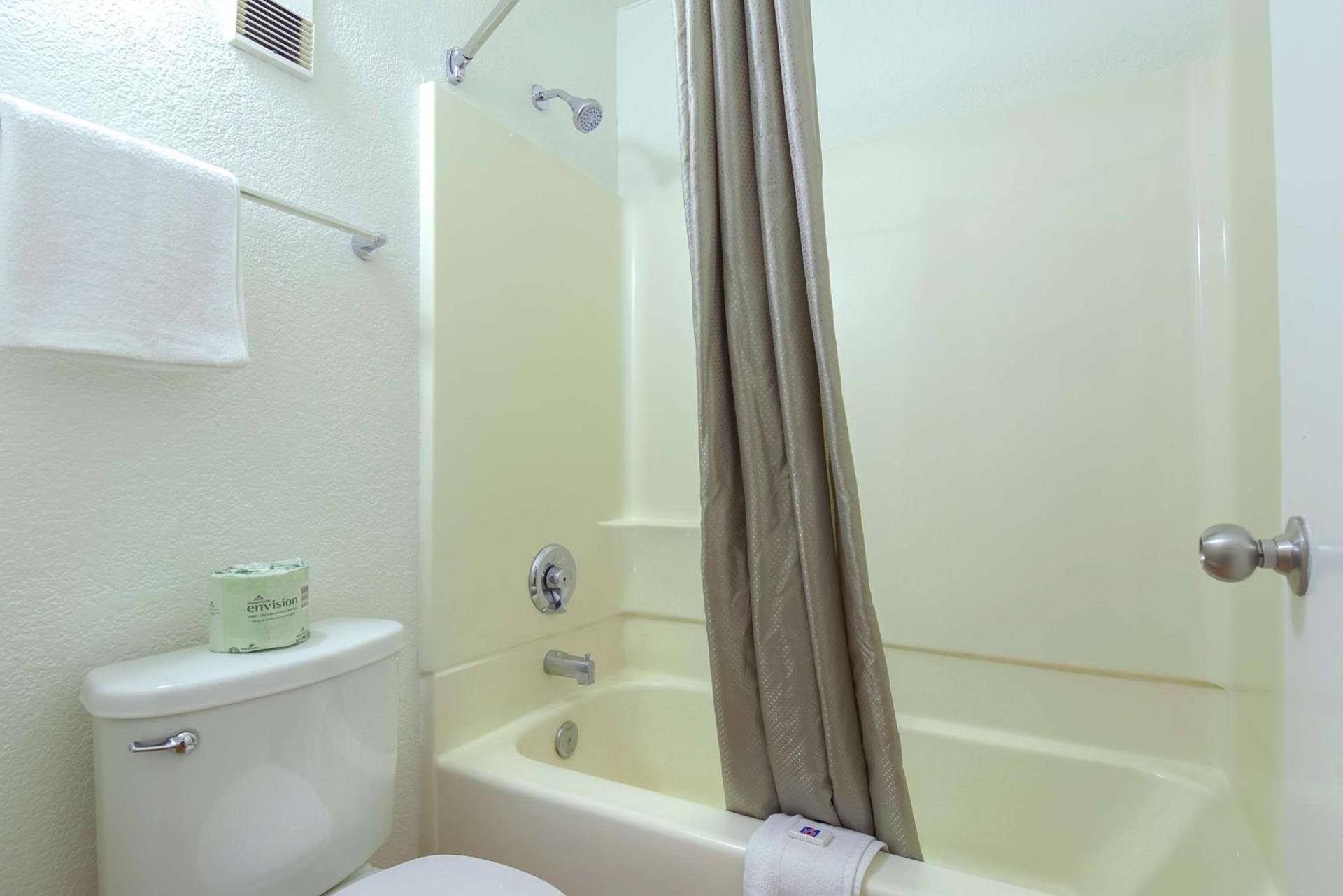 Motel 6 Las Vegas, NV – I-15 Stadium photo 45