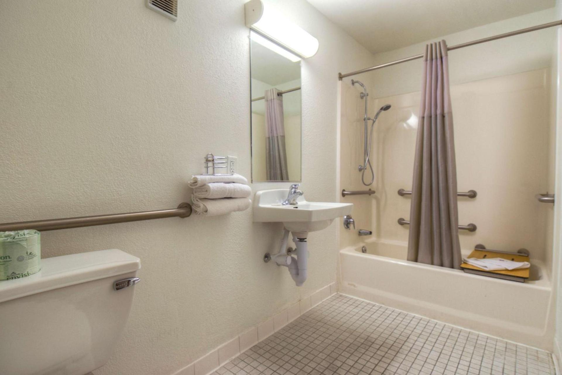 Motel 6 Las Vegas, NV – I-15 Stadium photo 43