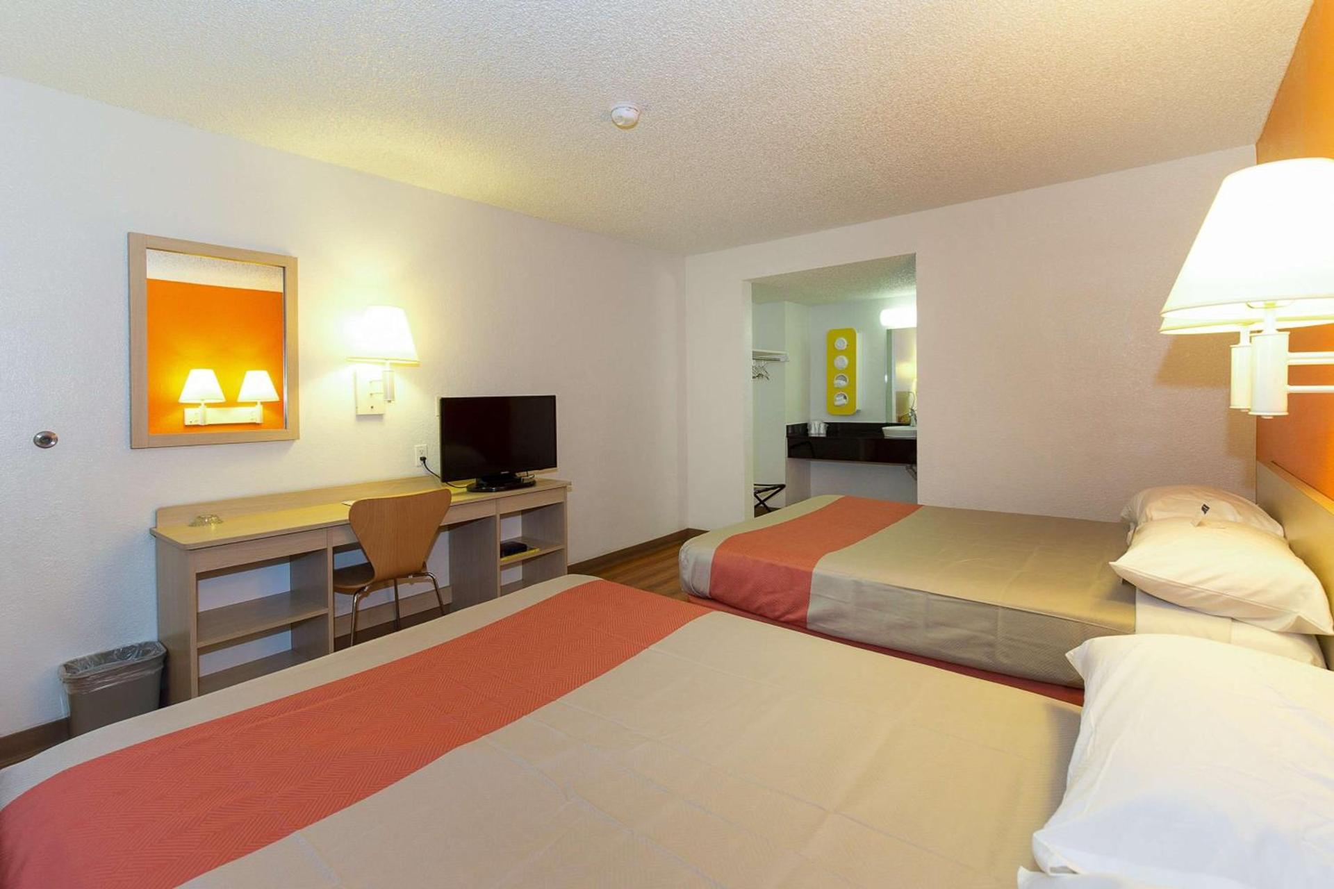 Motel 6 Hayward, CA- Silicon Valley Gateway photo 35