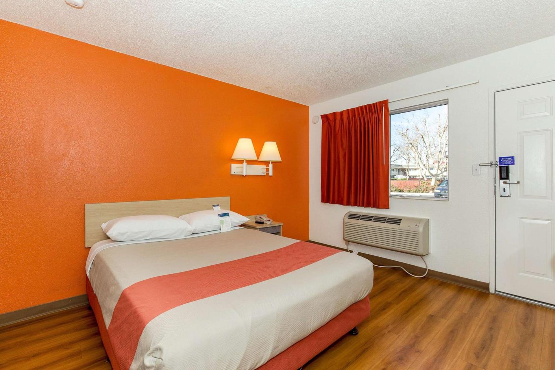 Motel 6 Hayward, CA- Silicon Valley Gateway photo 33