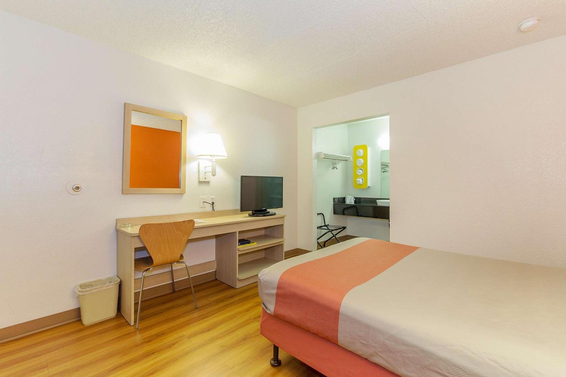 Motel 6 Hayward, CA- Silicon Valley Gateway photo 32
