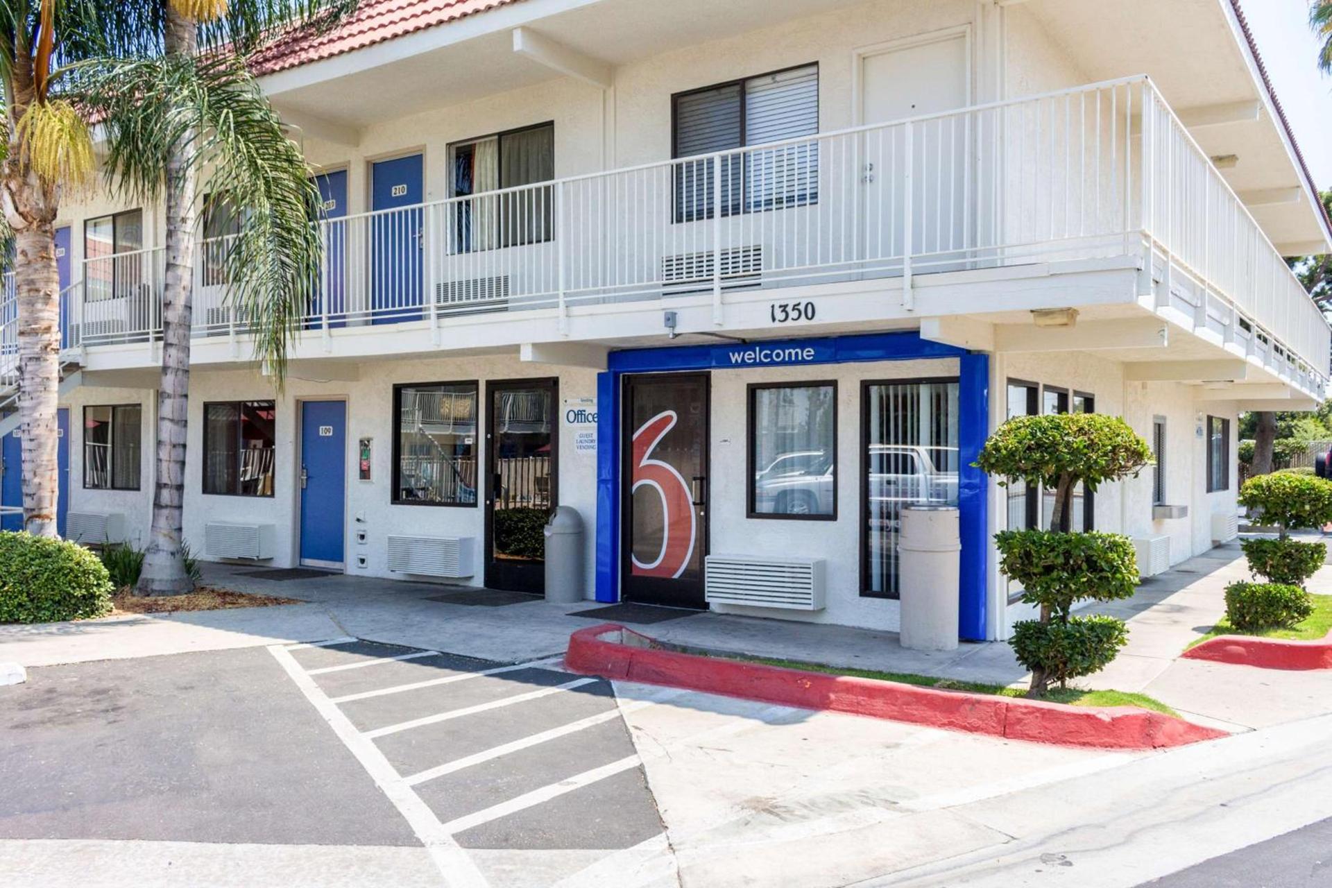 Motel 6 Bakersfield, CA - Convention Center — hotel in Bakersfield