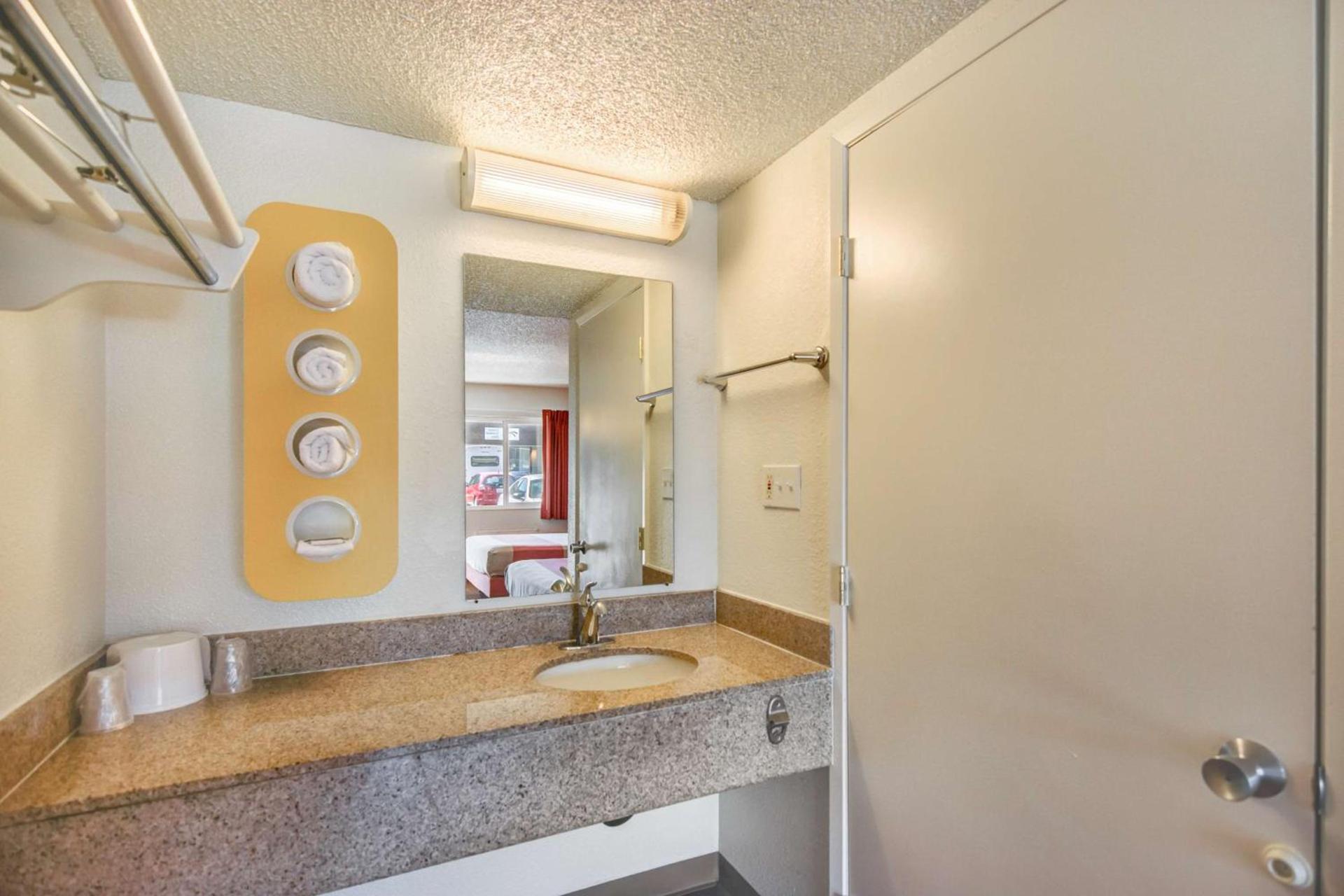 Motel 6-Stockton, CA - North photo 38