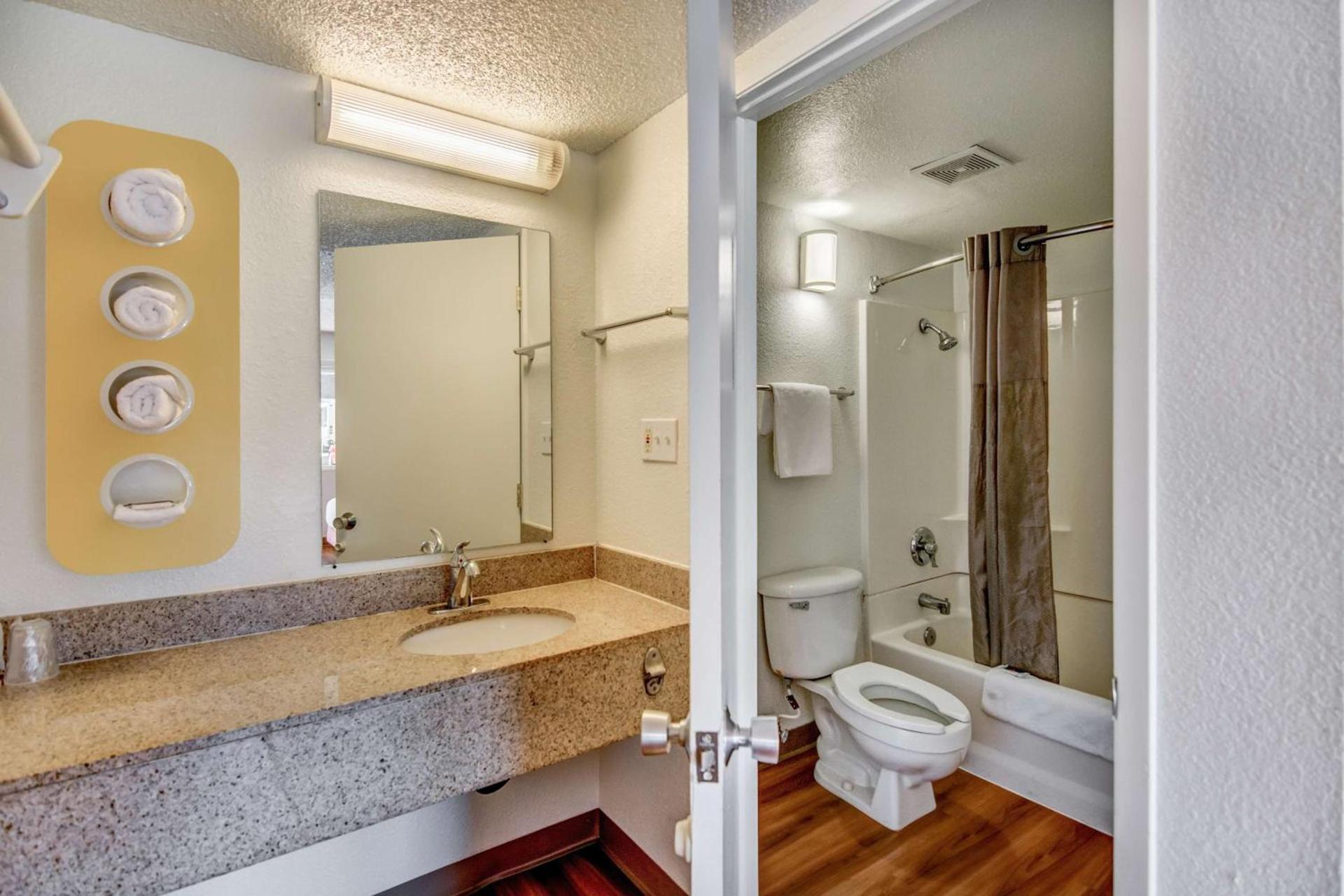 Motel 6-Stockton, CA - North photo 37