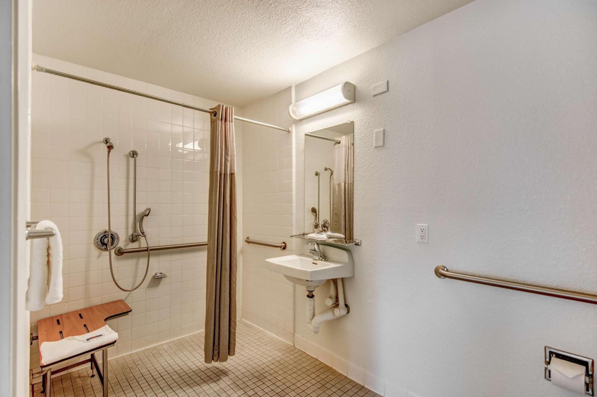Motel 6-Stockton, CA - North photo 36