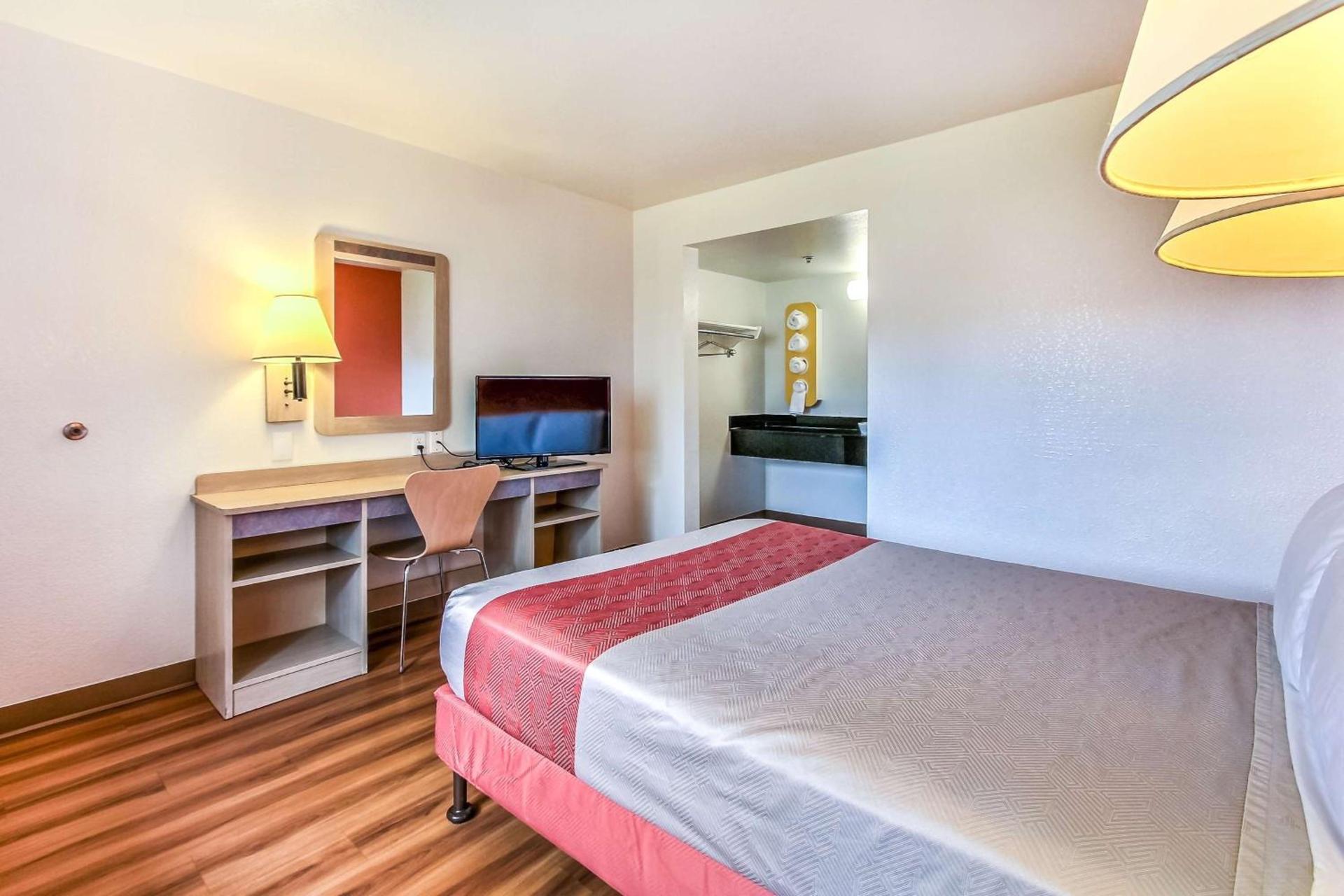 Motel 6-Salinas, CA - North Monterey Area photo 39